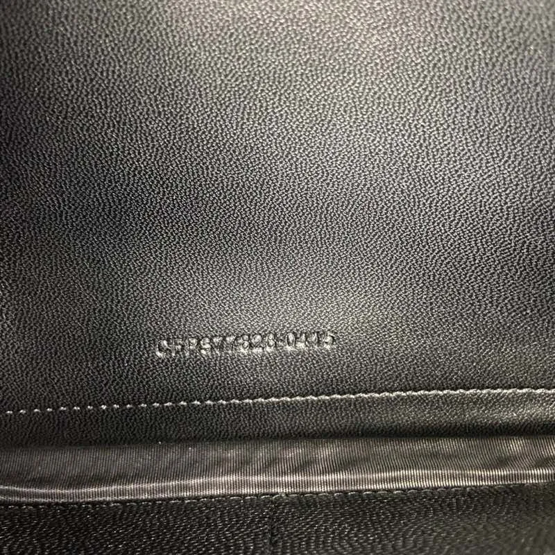 Black ball-grained leather/black buckle 🌈MONOGRAM caviar pattern original leather version envelope bag👍A super practical small bag, the most classic style 👏100% original cowhide with fine handcrafting; customized metal Y family logo highlights personality; flip-top design ensures safety of use; small bag has large capacity, with 20 card slots, two banknote compartments, two central compartments, and an inner zipper bag to hold everything‼ ️20210630 Model: 360452 [original leather] Size: 22.5*14*4cm