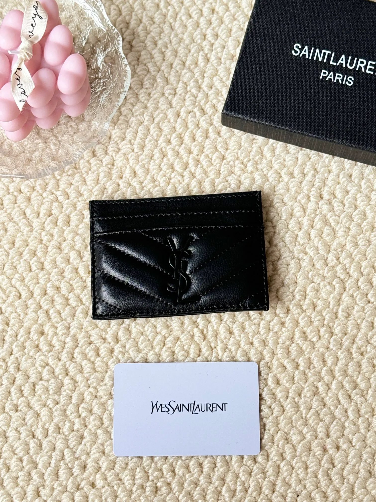 💰100 ysl Yves Saint Laurent's most classic genuine card bag, with sheepskin microfiber lining, jacquard embossed stitching sheepskin credit card holder, metal interlocking YSL logo original single-pair hardware, copied details Style number: 423291 Size: 10.5×7.5×0.5cm