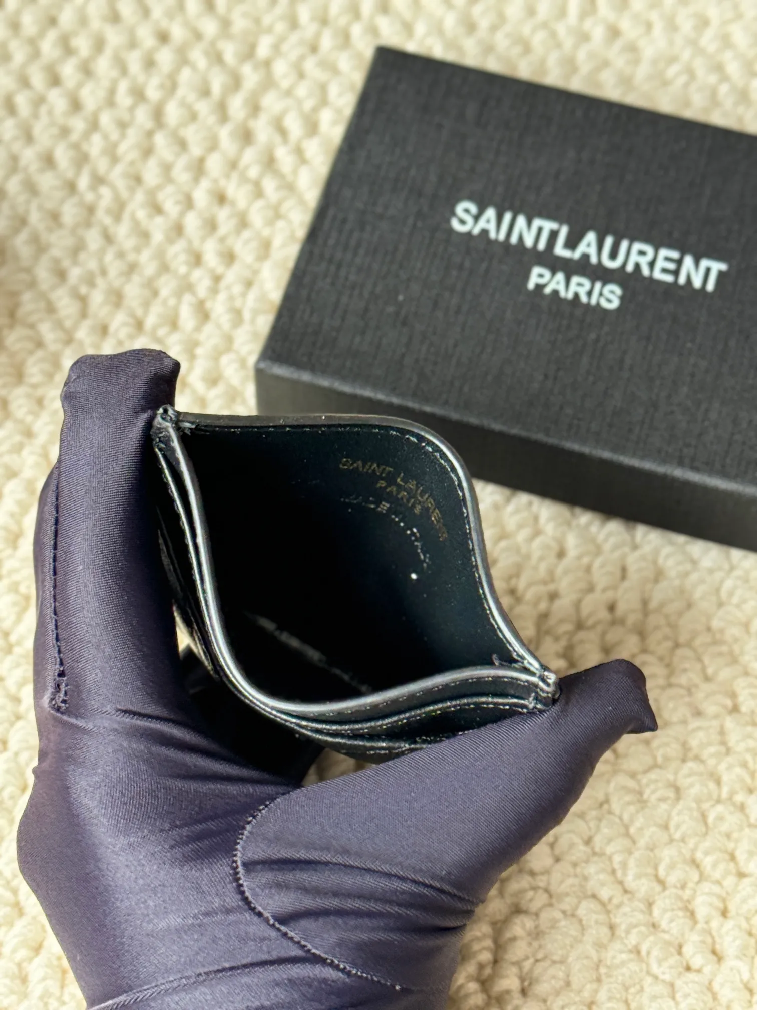 💰100 ysl Yves Saint Laurent's most classic genuine card bag, with sheepskin microfiber lining, jacquard embossed stitching sheepskin credit card holder, metal interlocking YSL logo original single-pair hardware, copied details Style number: 423291 Size: 10.5×7.5×0.5cm