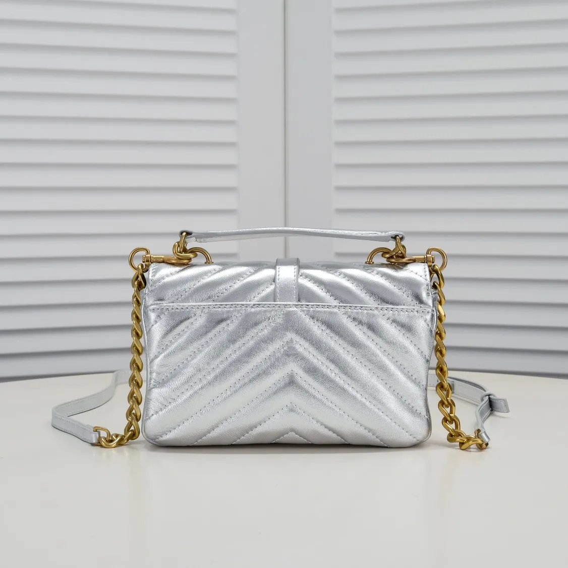 💰400￥YSL-2024 Mini Small Waste Bag Ten Thousand Years Messenger Bag, a hot and popular style, a street photography artifact, the first choice style of many celebrities and Hollywood goddesses, it looks good no matter how you wear it, and it doesn’t feel out of place. It looks casual and handsome when paired with casual wear, elegant and luxurious when paired with formal wear, a bag that can be carried on any occasion! ! This year’s it bag has to be you! Model: 8018 Size: 20-14-4.5cm