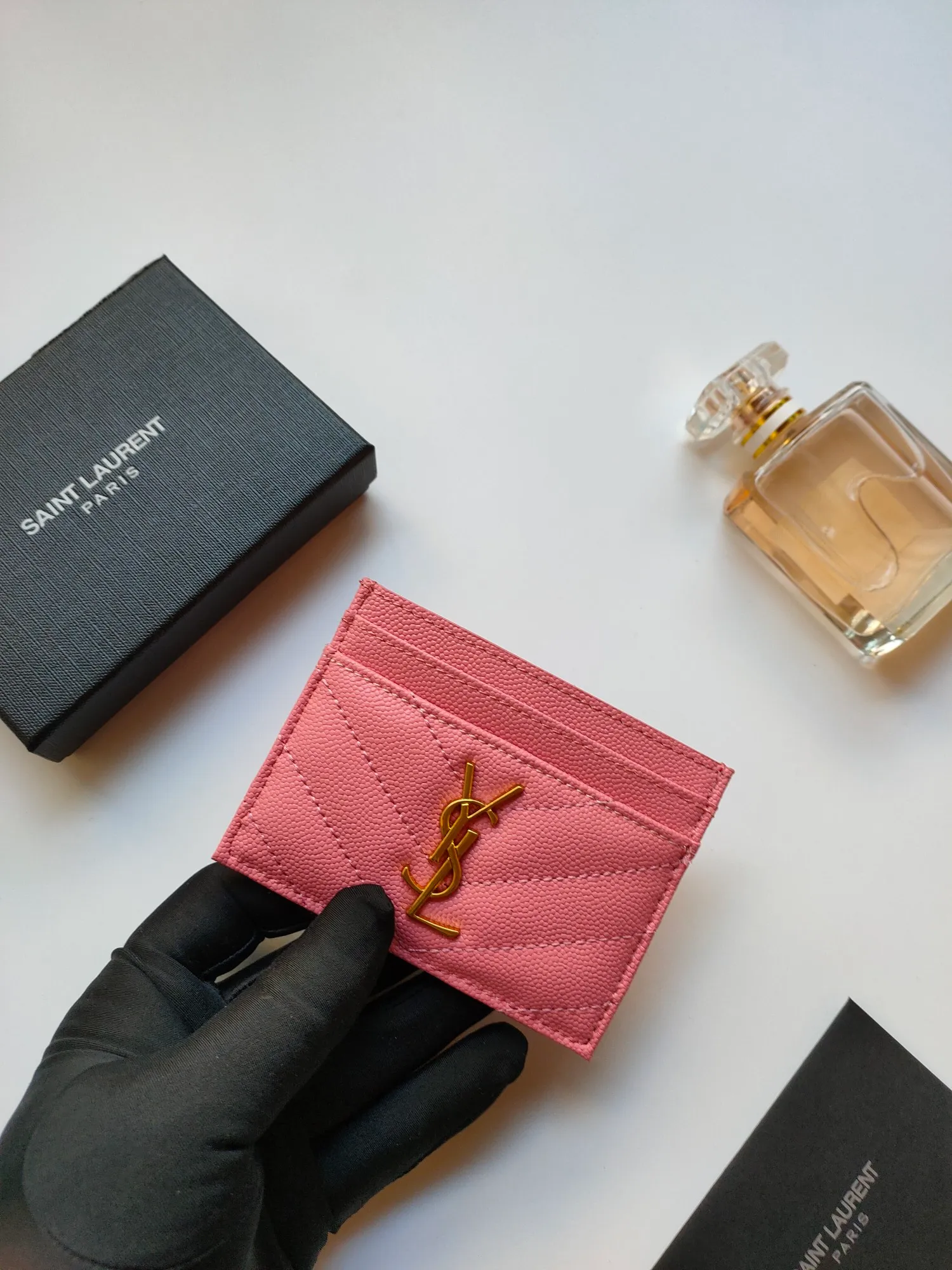 💰90 Saint Laurent new product shipped👉Genuine pickup bag, 🎀Sheep pattern microfiber lining, jacquard embossed stitching sheepskin credit card holder, metal interlocking YSL logo original single-pair hardware, replica details😋Style number: 423291😎Size: 10.5×7.5×0.5cm