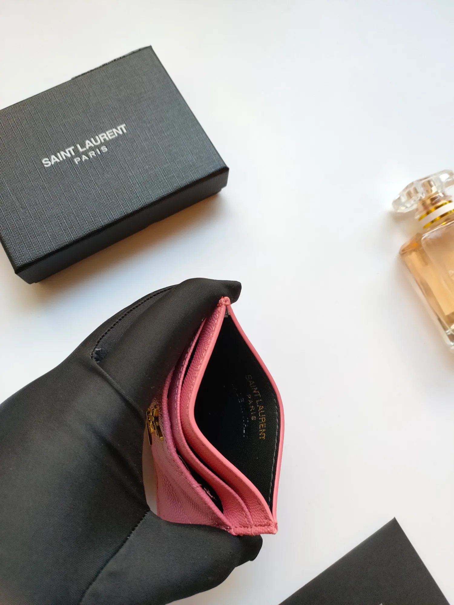 💰90 Saint Laurent new product shipped👉Genuine pickup bag, 🎀Sheep pattern microfiber lining, jacquard embossed stitching sheepskin credit card holder, metal interlocking YSL logo original single-pair hardware, replica details😋Style number: 423291😎Size: 10.5×7.5×0.5cm