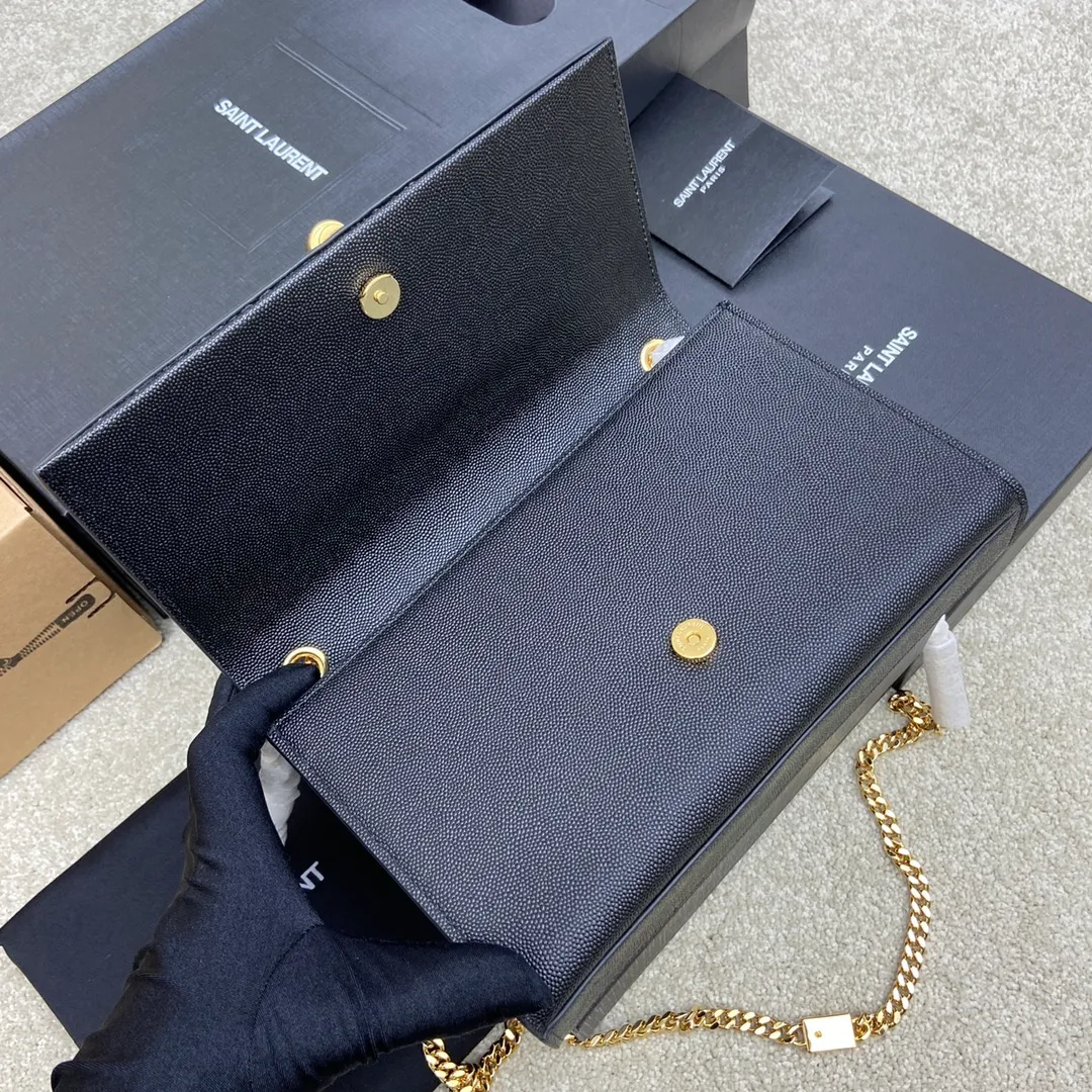 💰1300 ball pattern black/gold buckle [original leather] 🌈Y’s most classic style Kate crocodile pattern chain crossbody bag! A versatile style that is a must-have in every girl’s wardrobe! High-quality original crocodile-embossed cowhide, wear-resistant and scratch-resistant, no need to take special care of it💫Believe me, kate is definitely an eternal classic. No one can say that they are fashionable without a Y family tassel bag👍20210650 Model: 377829 Size: 24*14.5*5.5cm