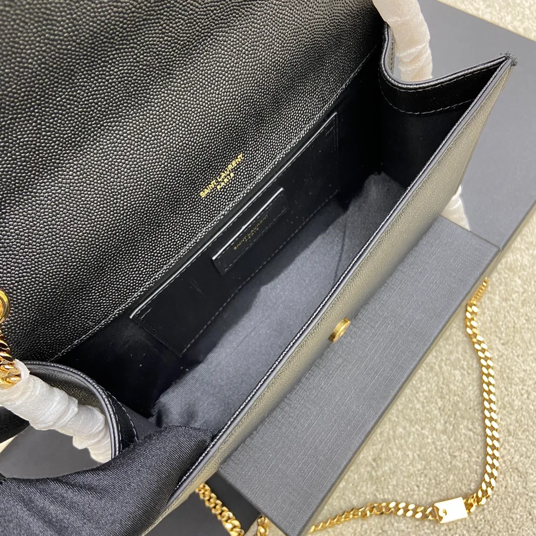 💰1300 ball pattern black/gold buckle [original leather] 🌈Y’s most classic style Kate crocodile pattern chain crossbody bag! A versatile style that is a must-have in every girl’s wardrobe! High-quality original crocodile-embossed cowhide, wear-resistant and scratch-resistant, no need to take special care of it💫Believe me, kate is definitely an eternal classic. No one can say that they are fashionable without a Y family tassel bag👍20210650 Model: 377829 Size: 24*14.5*5.5cm