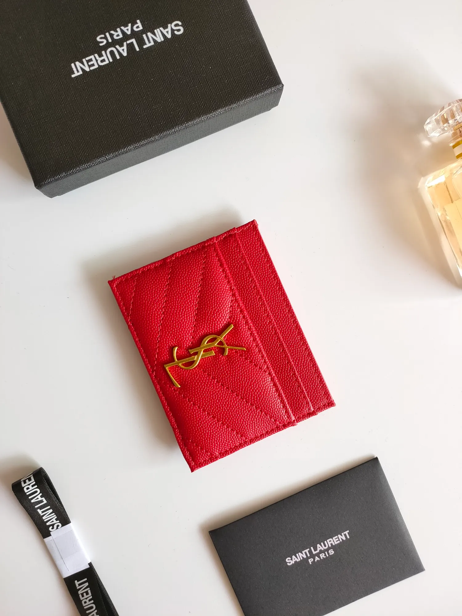 💰90 Yves Saint Laurent new product shipped👉Genuine pickup bag, cowhide ball pattern🎀Sheep pattern microfiber lining, jacquard stitching genuine leather credit card holder, metal interlocking YSL logo original single-pair hardware, replica details😋Style number: 423291😎Dimensions: 10.5×7.5×0.5cm