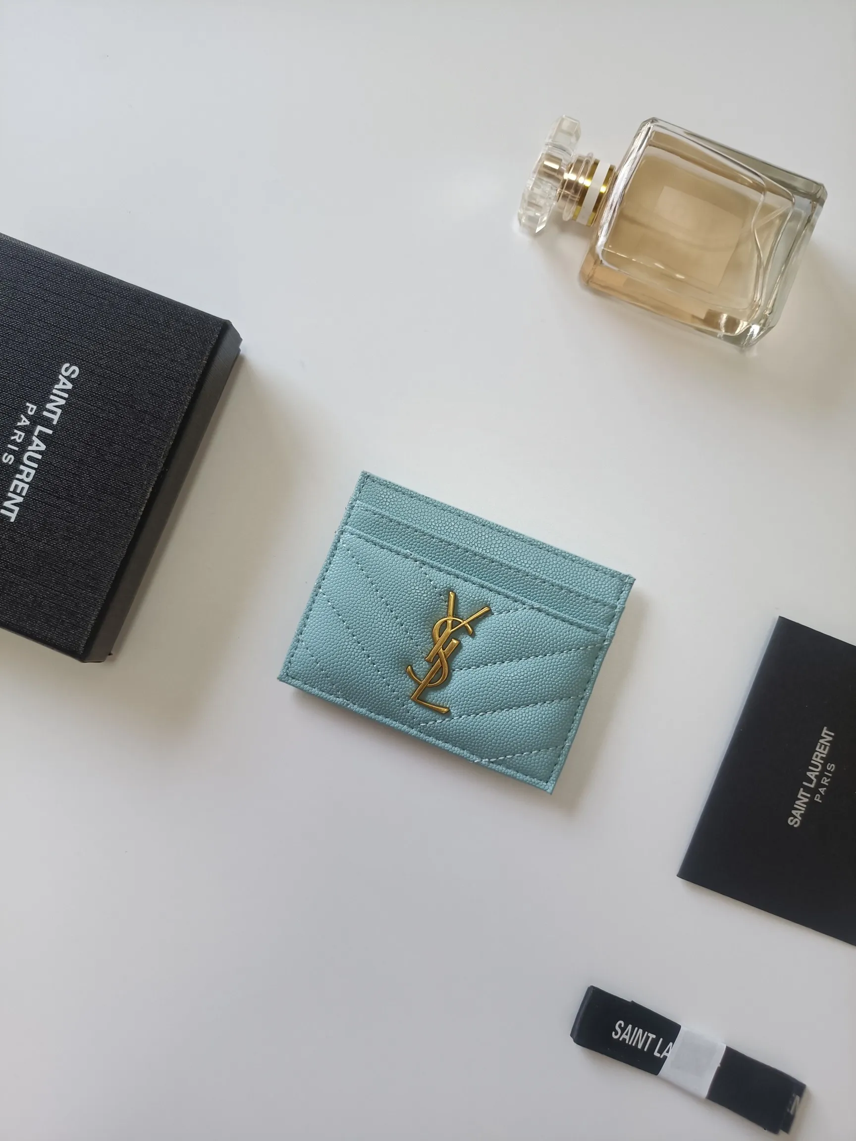 💰90 Yves Saint Laurent new product shipped👉Genuine pickup bag, cowhide ball pattern🎀Sheep pattern microfiber lining, jacquard stitching genuine leather credit card holder, metal interlocking YSL logo original single-pair hardware, replica details😋Style number: 423291😎Dimensions: 10.5×7.5×0.5cm