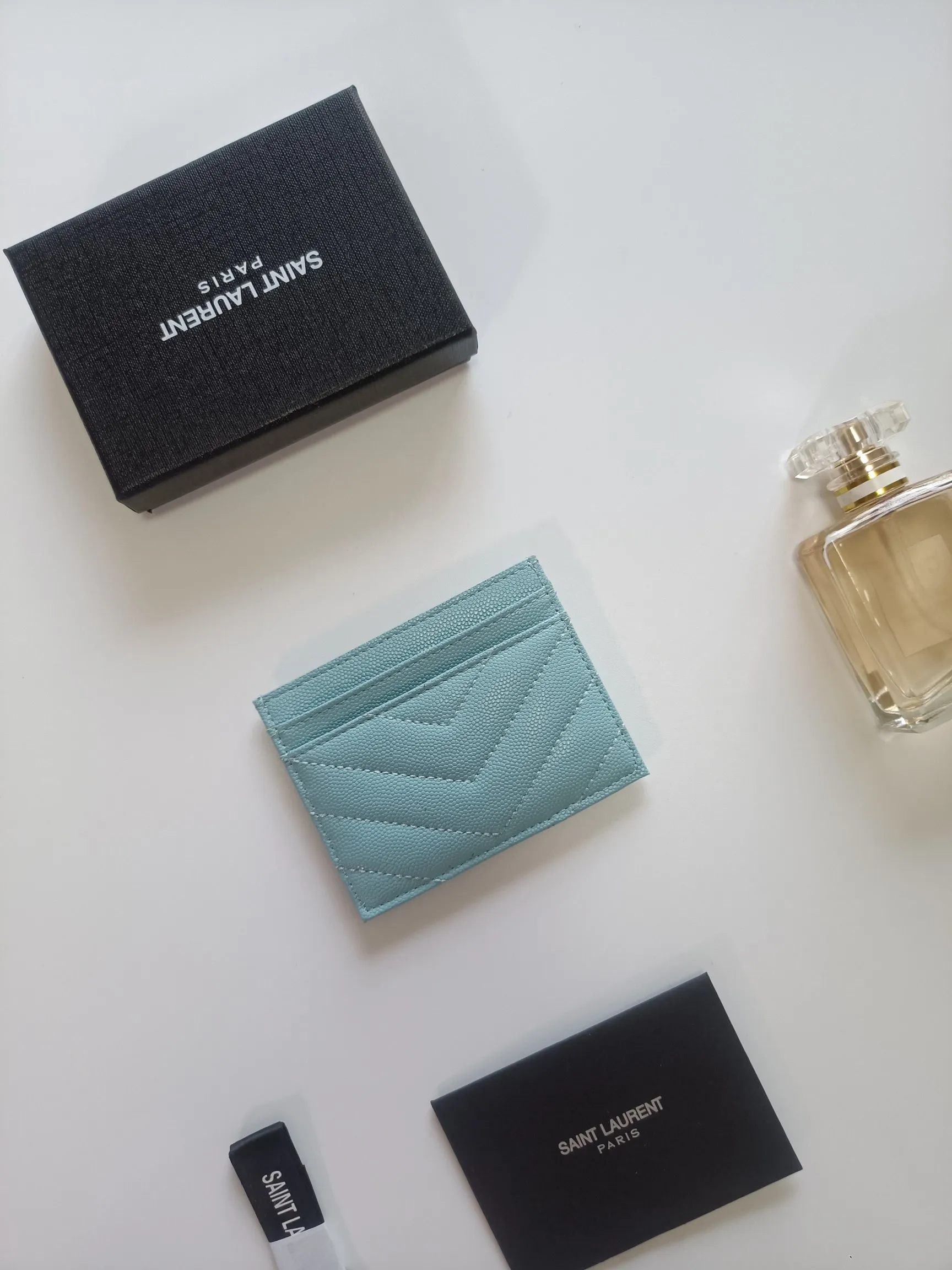 💰90 Yves Saint Laurent new product shipped👉Genuine pickup bag, cowhide ball pattern🎀Sheep pattern microfiber lining, jacquard stitching genuine leather credit card holder, metal interlocking YSL logo original single-pair hardware, replica details😋Style number: 423291😎Dimensions: 10.5×7.5×0.5cm