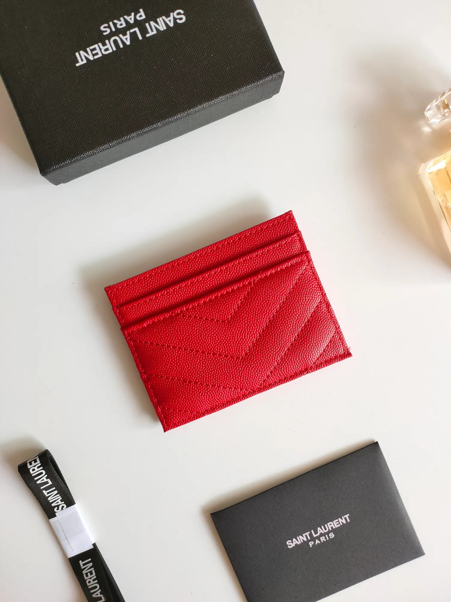 💰110 Yves Saint Laurent new products shipped👉Genuine pickup bag, cowhide ball pattern🎀Sheep pattern microfiber lining, jacquard stitching genuine leather credit card holder, metal interlocking YSL logo original single pair hardware, copy details😋Style number: 423291😎Size: 10.5×7.5×0.5cm