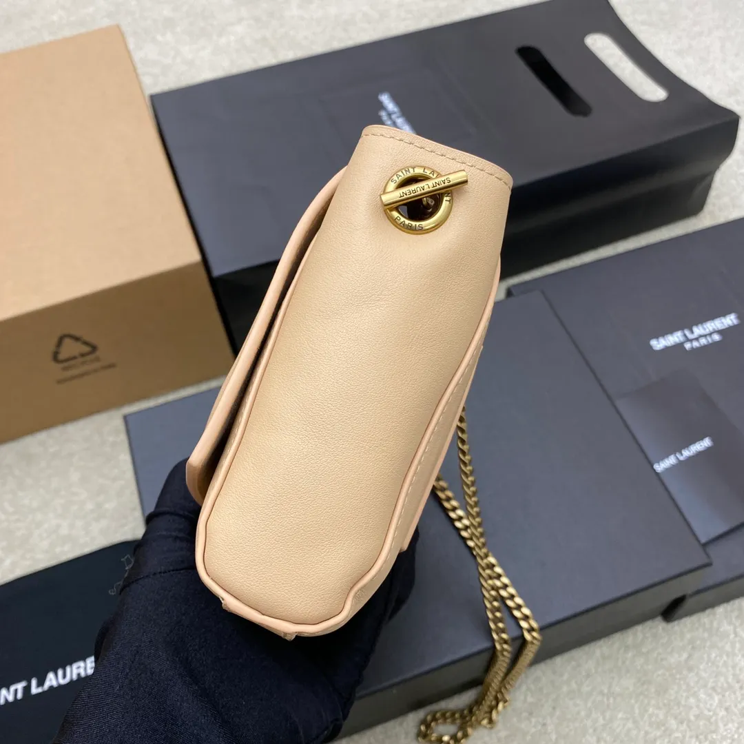 Light apricot double-sided velvet/gold (small size) 🌈New size small 22CM arrived! 𝐊𝐚𝐭𝐞_Reversible suede & plain leather, buying one bag is equivalent to owning two bags, a great deal_Eternal classic kate, no need to worry about it becoming outdated, a style that can be used all year round, use plain leather in spring and summer, and use suede in autumn and winter! The chain can be removed! 20230780 Model: 712250 [original leather] Size: 22x14.5x6cm