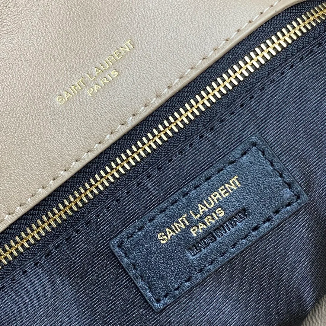 Milk apricot sheepskin/old gold 🌈𝑳𝑶𝑼𝑳𝑶𝑼 𝑷𝑼𝑭𝑭𝑬𝑹 Large quilted lambskin bag, made of genuine genuine leather, feels soft and delicate, like embracing clouds☁️✨The classic Y family logo, chain and buttonhole hardware are all made of Barkin matte silver hardware. The opening of the bag is folded and sealed with a magnetic snap buckle, which has first-class sealing and safety👍20210900 Size: 35*23*13.5cm Model: 577475 [original leather]