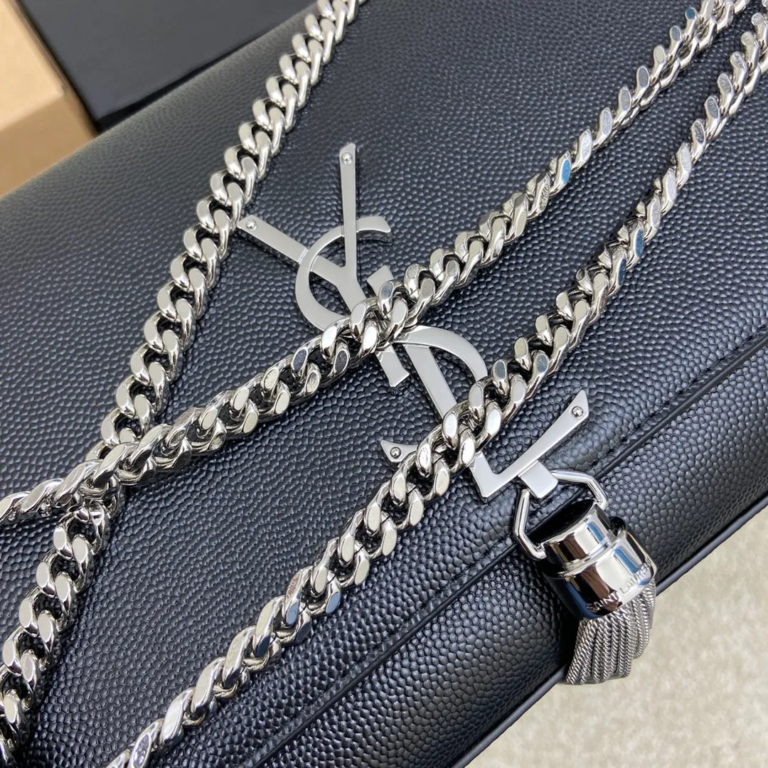 💰1300 ball pattern black/silver buckle 🌈Y’s most classic style Kate crocodile pattern chain crossbody bag! A versatile style that is a must-have in every girl’s wardrobe! High-quality original crocodile-embossed cowhide, wear-resistant and scratch-resistant, no need to take special care of it💫Believe me, kate is definitely an eternal classic. No one can say that they are fashionable without a Y family tassel bag👍20210650 Model: 377829 Size: 24*14.5*5.5cm