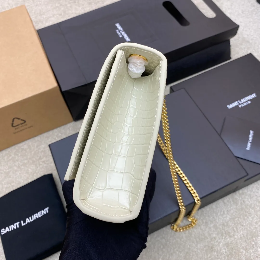 💰1300 Milk White Crocodile/Gold 🌈Y’s most classic style Kate crocodile pattern chain crossbody bag! A versatile style that is a must-have in every girl’s wardrobe! High-quality original crocodile embossed cowhide, wear-resistant and scratch-resistant, no need to take special care of it💫Believe me, kate is definitely an eternal classic. No Y family tassel bag would dare to call itself fashionable👍20210650 Model: 377829 [original leather] Size: 24*14.5*5.5cm