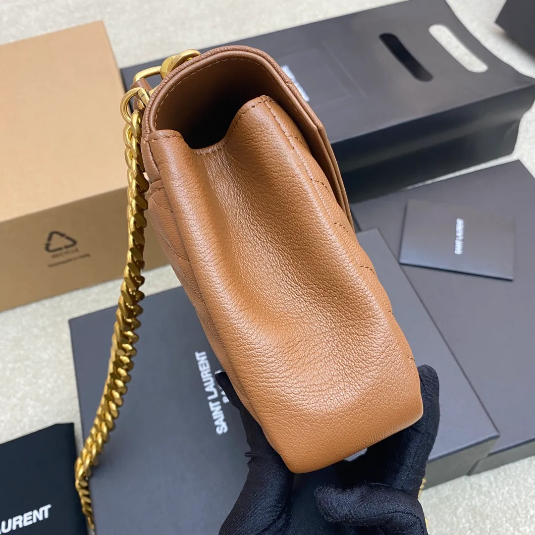 Caramel goatskin/antique gold 🌈1000-year-old messenger bag, a street photography artifact 👍The preferred style of many celebrities and Hollywood goddesses. It looks good no matter how you wear it, and it doesn’t feel out of place. It looks casual and handsome when paired with casual wear. It looks elegant and luxurious when paired with formal wear. It is a bag that can be carried on any occasion! ! This year’s in bag must be you 😎20230750 Model: 392737 [original leather] Size: 24x17x6cm