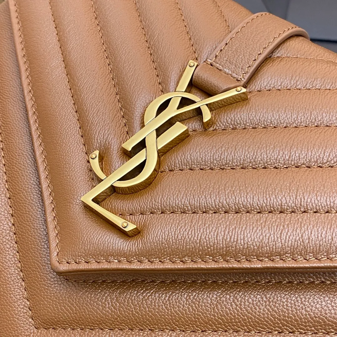 Caramel goatskin/antique gold 🌈1000-year-old messenger bag, a street photography artifact 👍The preferred style of many celebrities and Hollywood goddesses. It looks good no matter how you wear it, and it doesn’t feel out of place. It looks casual and handsome when paired with casual wear. It looks elegant and luxurious when paired with formal wear. It is a bag that can be carried on any occasion! ! This year’s in bag must be you 😎20230750 Model: 392737 [original leather] Size: 24x17x6cm
