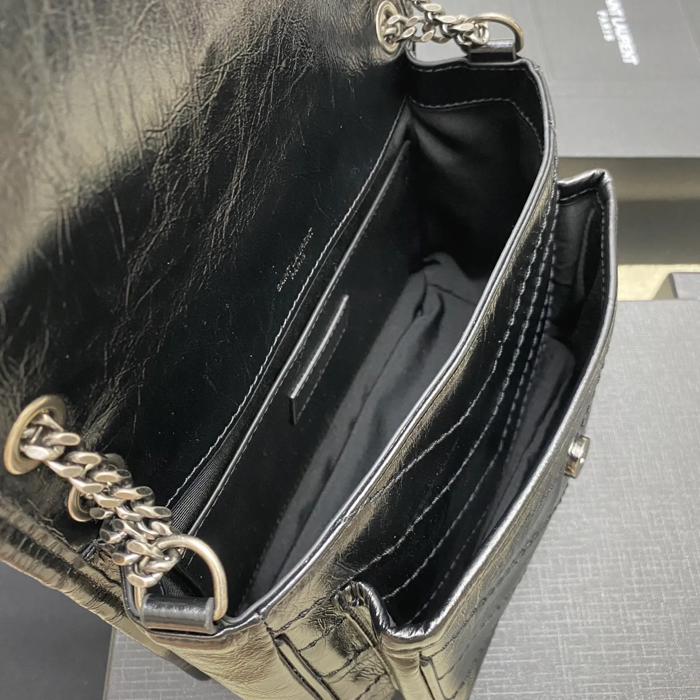 Upgraded version of matte original leather/ancient silver 🌈Best-selling NIKI～22CM👍👍Original leather with crack marks [strong][strong] There are many stars. It is hard to find a pack of the same model online at counters. NIKI is popular all over the world. The best-selling one is of course the medium size 22cm, super large capacity, oil wax wrinkled cowhide, the hardware is even more special, the surface of the hardware is cowhide! The process is very complicated and gives you different visual effects! A must-have style! Celebrities and Internet celebrities each have one 👑2025820 Model: 498892 [Upgraded matte original leather] Size: 22X16.5X7.5cm