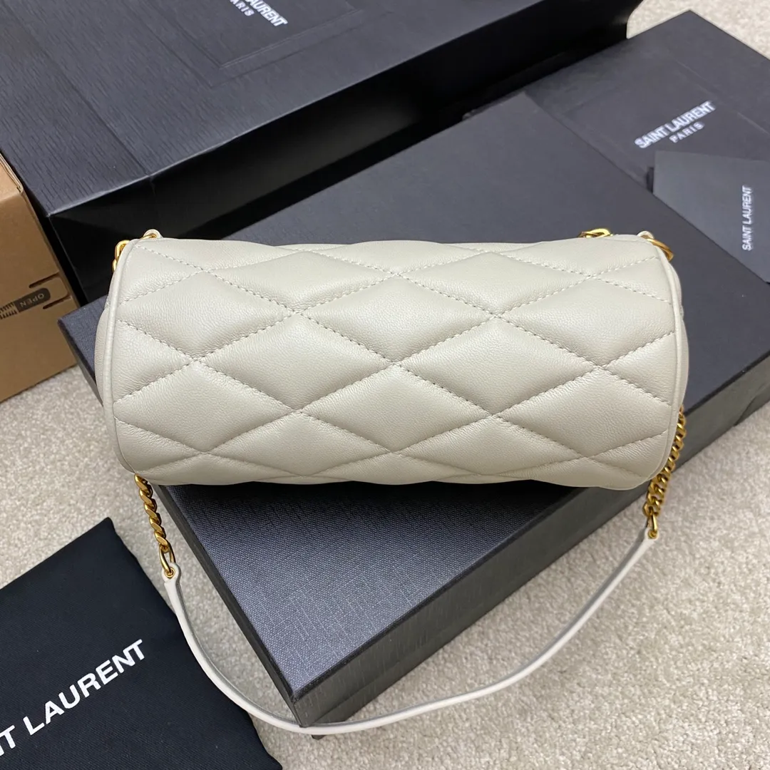 p1320 The top product on the market, sheepskin white/gold 🌈YSL’s new sade small armpit cylinder bag, lambskin 🐏 with retro metal chain, just right for those who like small round bags 🤗The capacity is much larger than woc, and it looks great on the back in summer 👍20220660 Model: 699703 [original leather] Size: 20x10x10cm