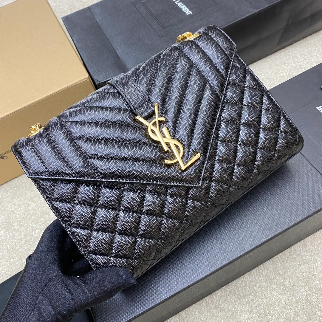 Black ball pattern/gold 🌈𝑬𝒏𝒗𝒆𝒍𝒐𝒑𝒆 medium grain embossed quilted genuine leather envelope bag, classic is eternal, the sky-high V pattern and rhombus caviar pattern, Italian original cowhide with eye-catching Y family logo, stylish and fashionable all in one! One chain and three backs, single chain cross-body, double chain single back, single chain single back are all perfect🤗Little fairies of different heights, there is always a way to carry it that suits you❤️20230750 Model: 392739 [original leather] Size: 24x17.5x6cm