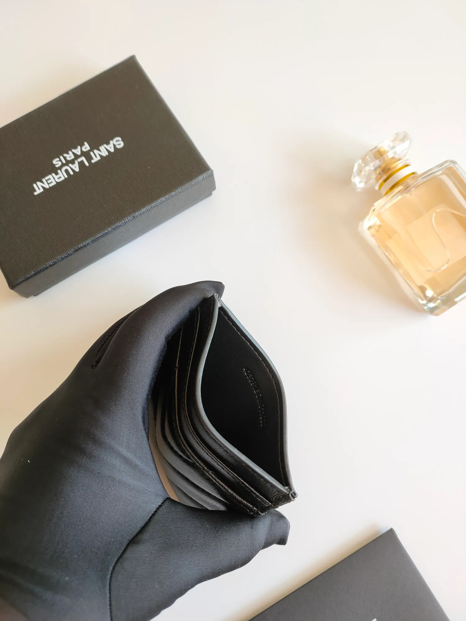 💰90 Saint Laurent new product shipped👉Genuine pickup bag, 🎀Sheep pattern microfiber lining, jacquard embossed stitching sheepskin credit card holder, metal interlocking YSL logo original single-pair hardware, replica details😋Style number: 423291😎Size: 10.5×7.5×0.5cm
