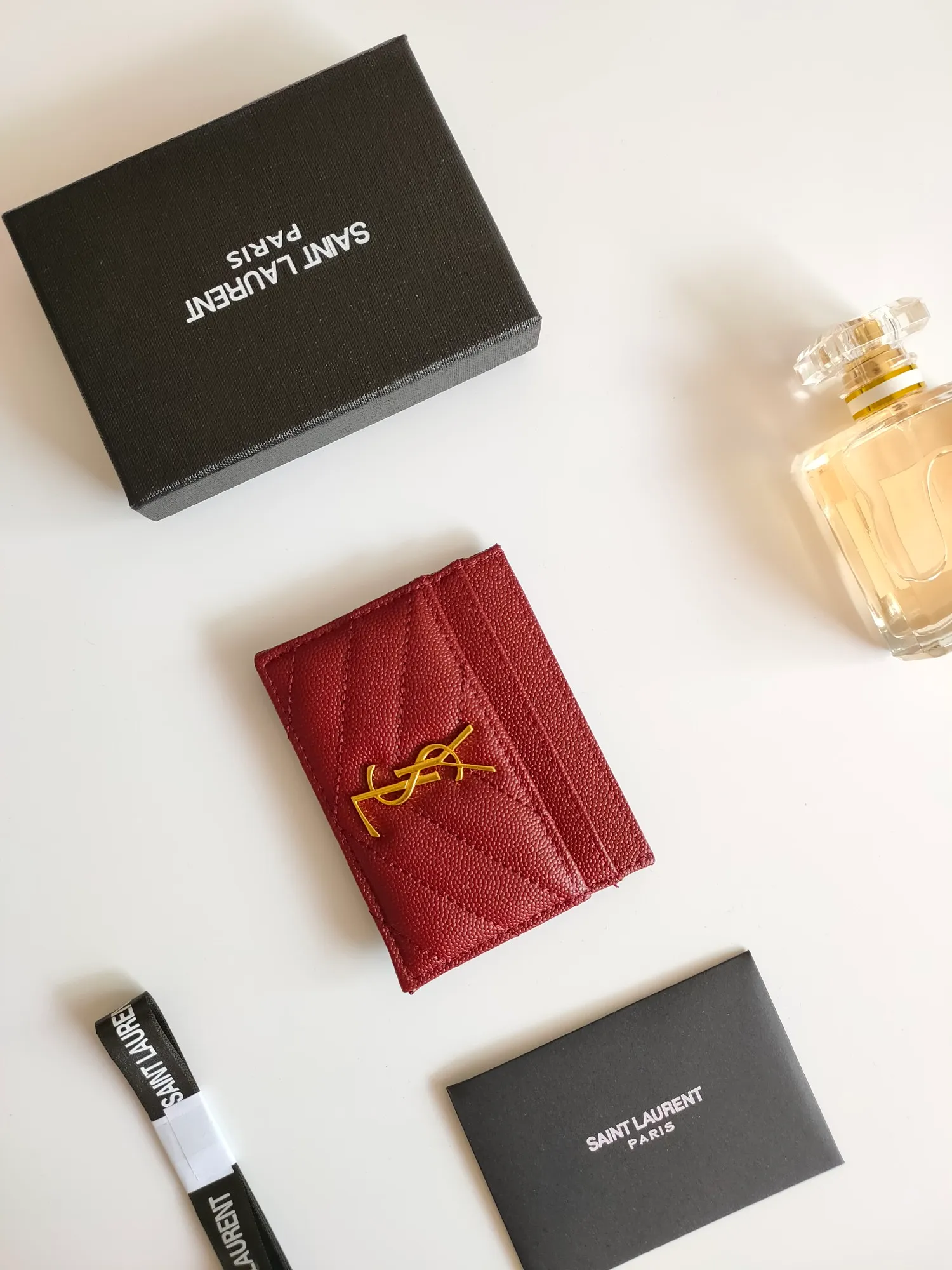 💰90 Yves Saint Laurent new product shipped👉Genuine pickup bag, cowhide ball pattern🎀Sheep pattern microfiber lining, jacquard stitching genuine leather credit card holder, metal interlocking YSL logo original single-pair hardware, replica details😋Style number: 423291😎Dimensions: 10.5×7.5×0.5cm