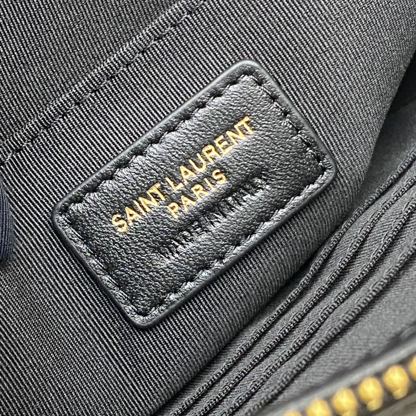 💰900 black sheepskin/gold 🌈YSL Saint Laurent Paris new black classic clutch calfskin zipper, soft and shiny elegant and generous quilting process rhombus quilted soft lambskin clutch! Exquisite craftsmanship creates every detail, from touch to texture, exuding high-end elegance! 20250450 Model: 379039 [original leather] Size: 24x17 (small size)