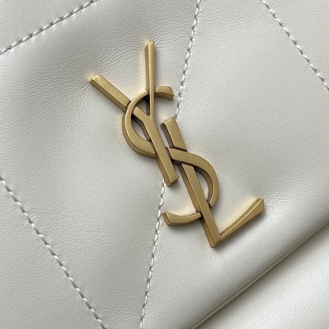💰1760 milk white sheepskin/gold 🌈JAMIE 4.3 small original sheepskin handbag! Small bag in soft nappa leather with CARRE RIVE GAUCHE webbed topstitching. Lightweight and compact, with an adjustable sliding shoulder strap, it can be worn in a variety of ways. The bag is designed with a classic retro distressed version. It is very beautiful and fashionable, versatile for commuting, unexpectedly light and very practical! It can be carried by hand, carried on the shoulder or cross-body in various ways! An absolute must-have item! 20230880 Model: 763475 [original leather] Size: 26×15×7cm