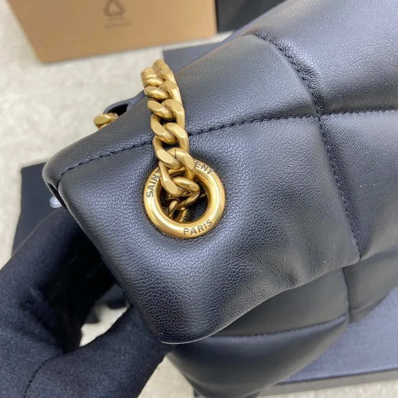 Black sheepskin/antique gold hardware 🌈LOULOU PUFFER Medium quilted lambskin bag, made of genuine genuine leather, feels soft and delicate, like embracing clouds☁️💋The classic Y family logo, chain and buttonhole hardware are all made of Barkin matte ancient gold hardware. The opening of the bag is folded and sealed with a magnetic snap buckle, which has first-class sealing and safety👍20210800 Size: 29x17x11cm Model: 577476 [original leather]