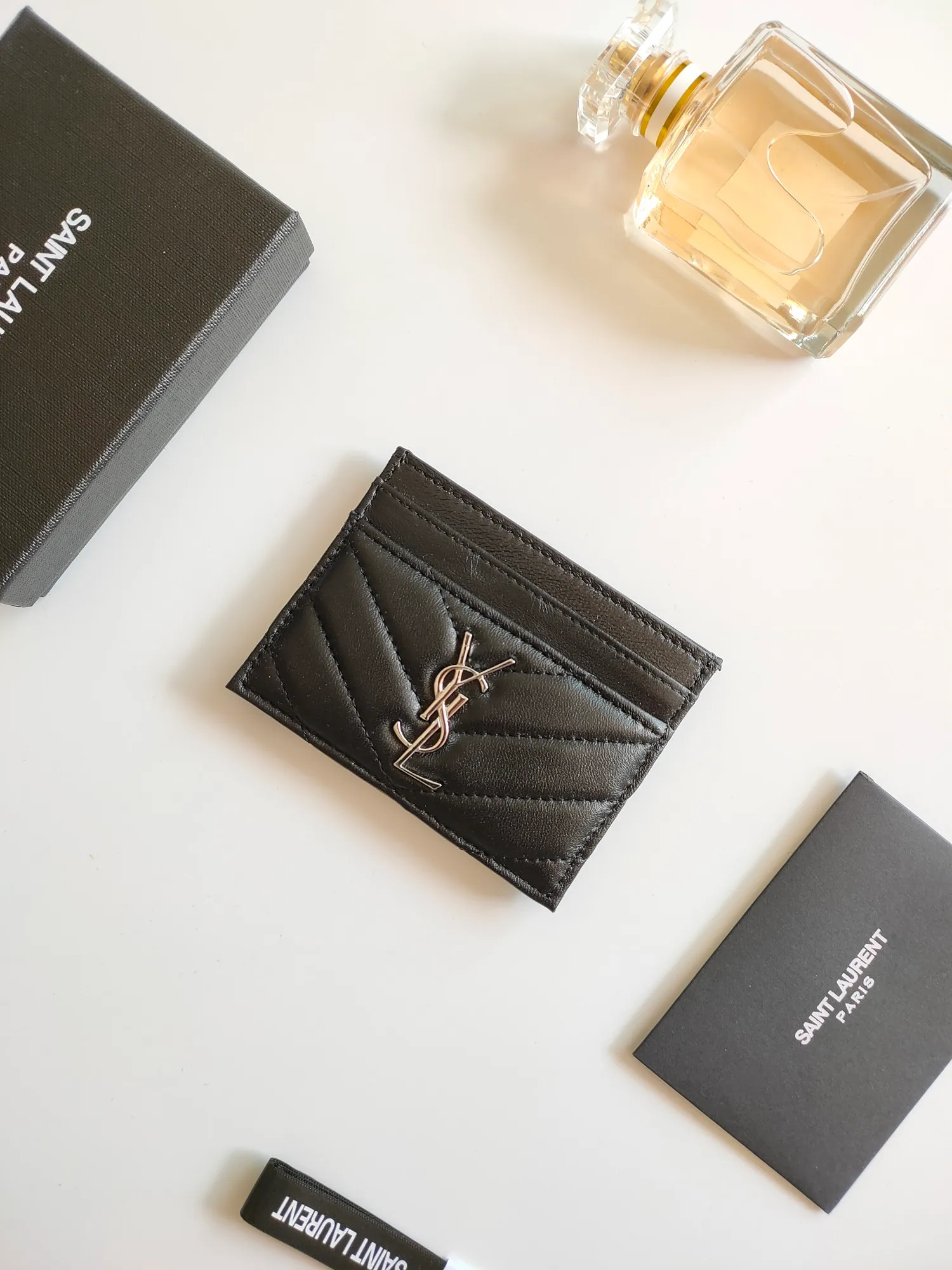 💰90 Saint Laurent new product shipped👉Genuine pickup bag, 🎀Sheep pattern microfiber lining, jacquard embossed stitching sheepskin credit card holder, metal interlocking YSL logo original single-pair hardware, replica details😋Style number: 423291😎Size: 10.5×7.5×0.5cm