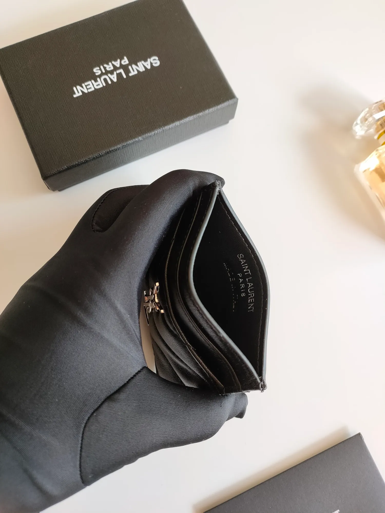 💰90 Saint Laurent new product shipped👉Genuine pickup bag, 🎀Sheep pattern microfiber lining, jacquard embossed stitching sheepskin credit card holder, metal interlocking YSL logo original single-pair hardware, replica details😋Style number: 423291😎Size: 10.5×7.5×0.5cm