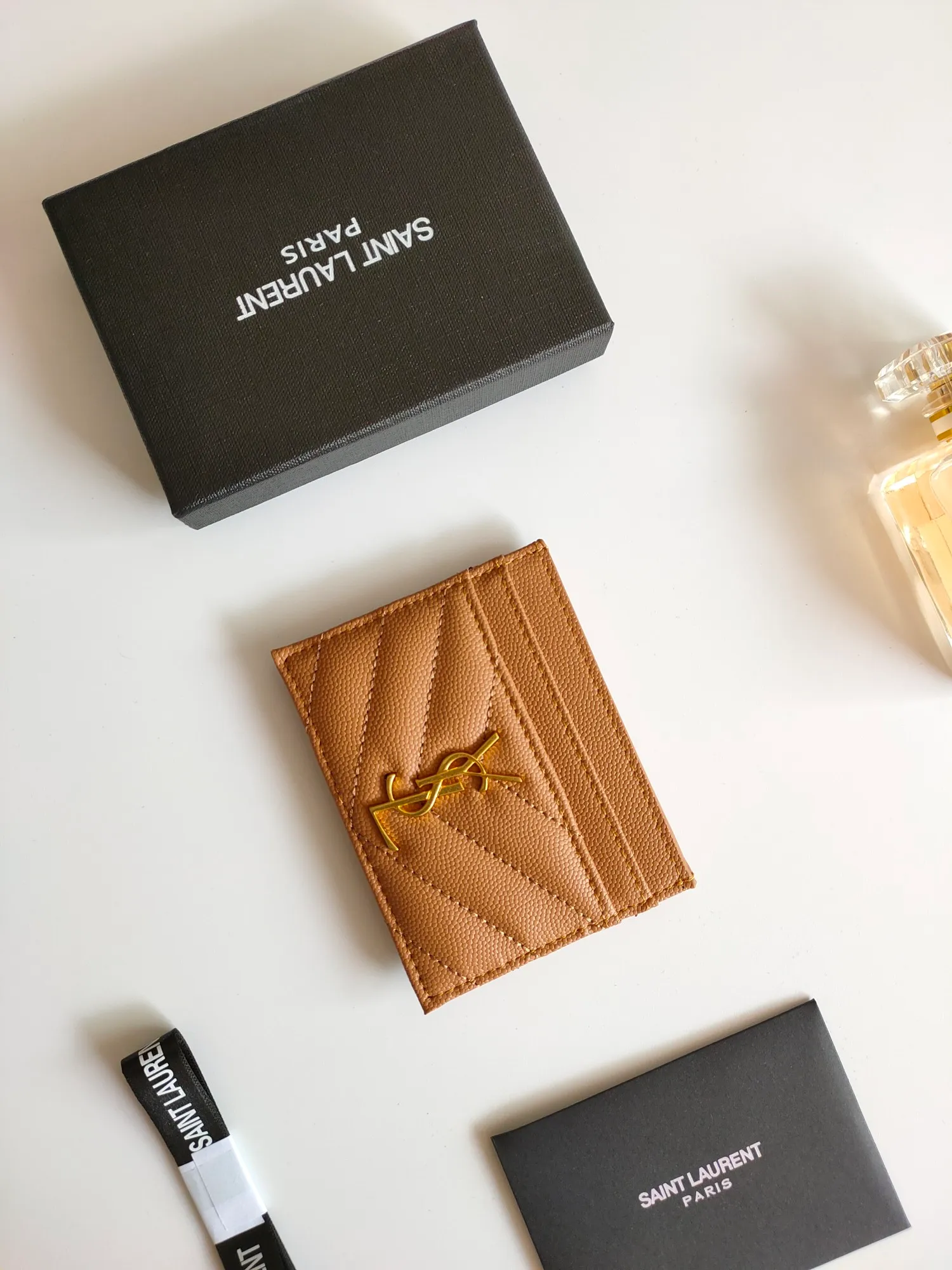 💰90 Yves Saint Laurent new product shipped👉Genuine pickup bag, cowhide ball pattern🎀Sheep pattern microfiber lining, jacquard stitching genuine leather credit card holder, metal interlocking YSL logo original single-pair hardware, replica details😋Style number: 423291😎Dimensions: 10.5×7.5×0.5cm