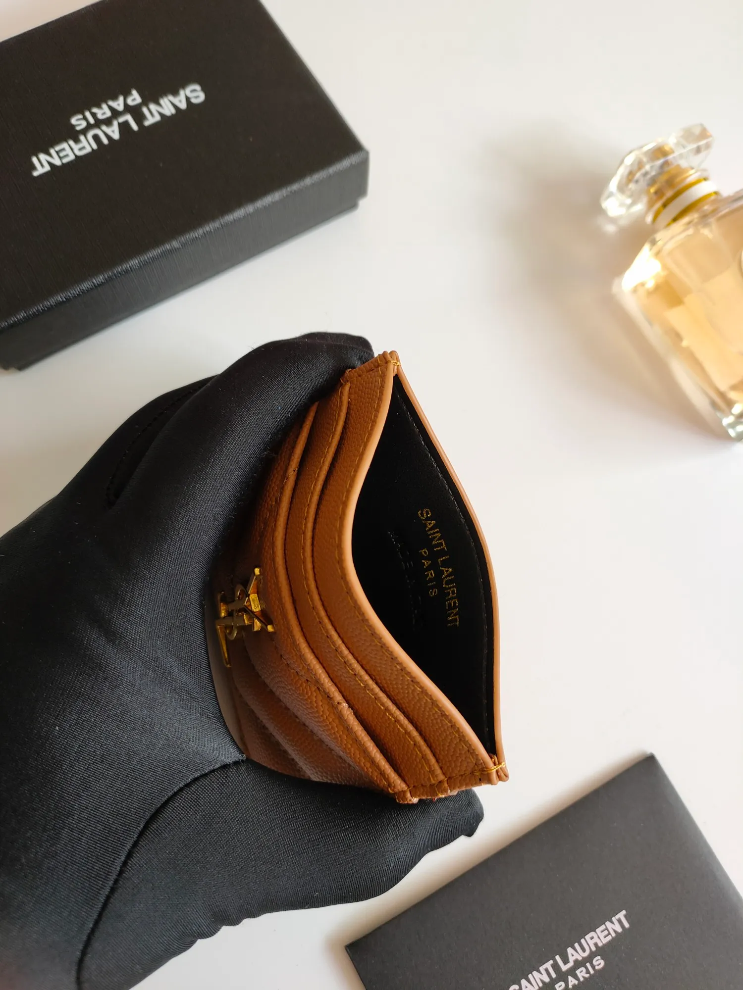 💰90 Yves Saint Laurent new product shipped👉Genuine pickup bag, cowhide ball pattern🎀Sheep pattern microfiber lining, jacquard stitching genuine leather credit card holder, metal interlocking YSL logo original single-pair hardware, replica details😋Style number: 423291😎Dimensions: 10.5×7.5×0.5cm