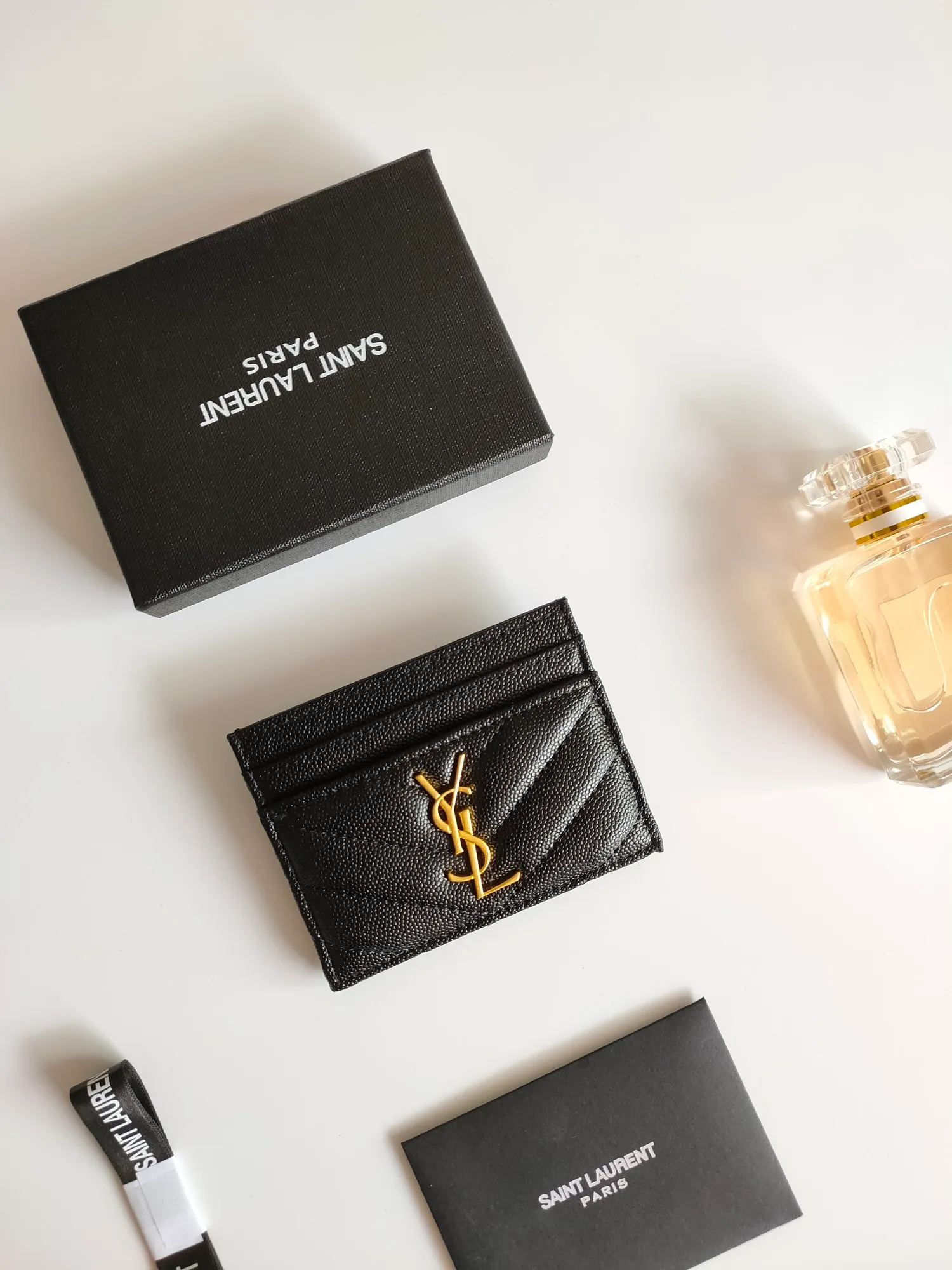 💰90 Yves Saint Laurent new product shipped👉Genuine pickup bag, cowhide ball pattern🎀Sheep pattern microfiber lining, jacquard stitching genuine leather credit card holder, metal interlocking YSL logo original single-pair hardware, replica details😋Style number: 423291😎Dimensions: 10.5×7.5×0.5cm