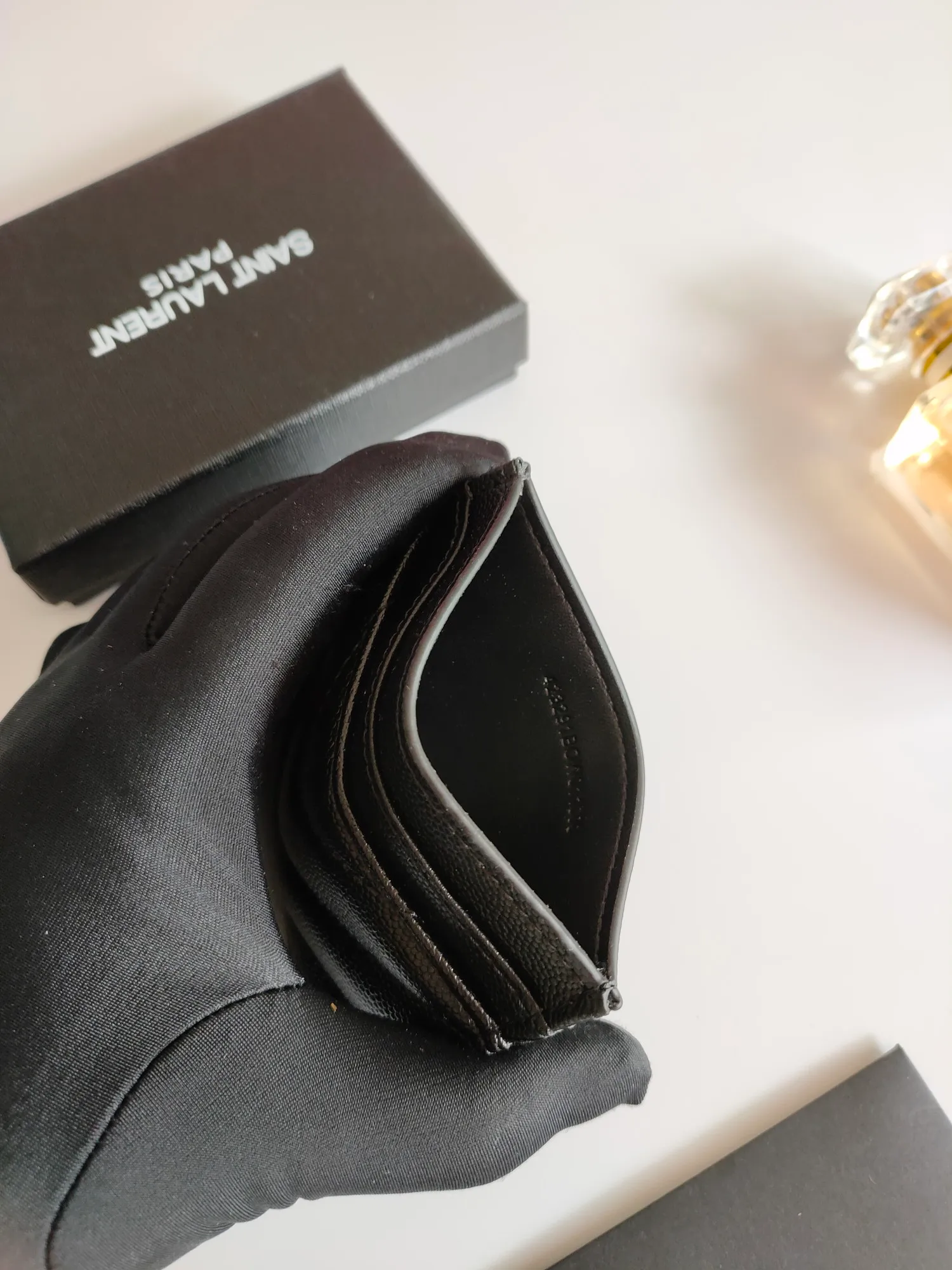 💰90 Yves Saint Laurent new product shipped👉Genuine pickup bag, cowhide ball pattern🎀Sheep pattern microfiber lining, jacquard stitching genuine leather credit card holder, metal interlocking YSL logo original single-pair hardware, replica details😋Style number: 423291😎Dimensions: 10.5×7.5×0.5cm
