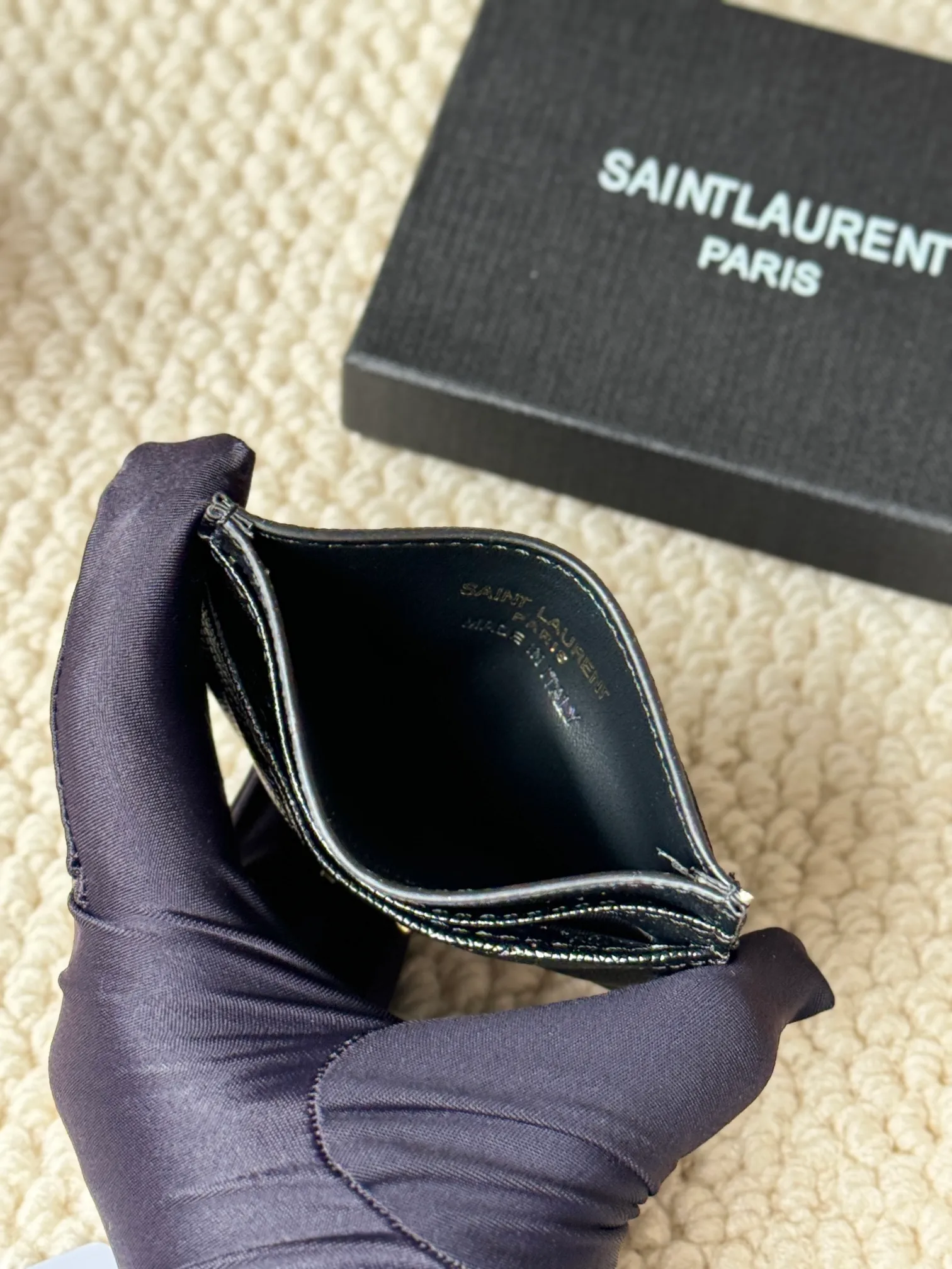 💰100 ysl Yves Saint Laurent's most classic genuine card bag, with sheepskin microfiber lining, jacquard embossed stitching sheepskin credit card holder, metal interlocking YSL logo original single-pair hardware, copied details Style number: 423291 Size: 10.5×7.5×0.5cm