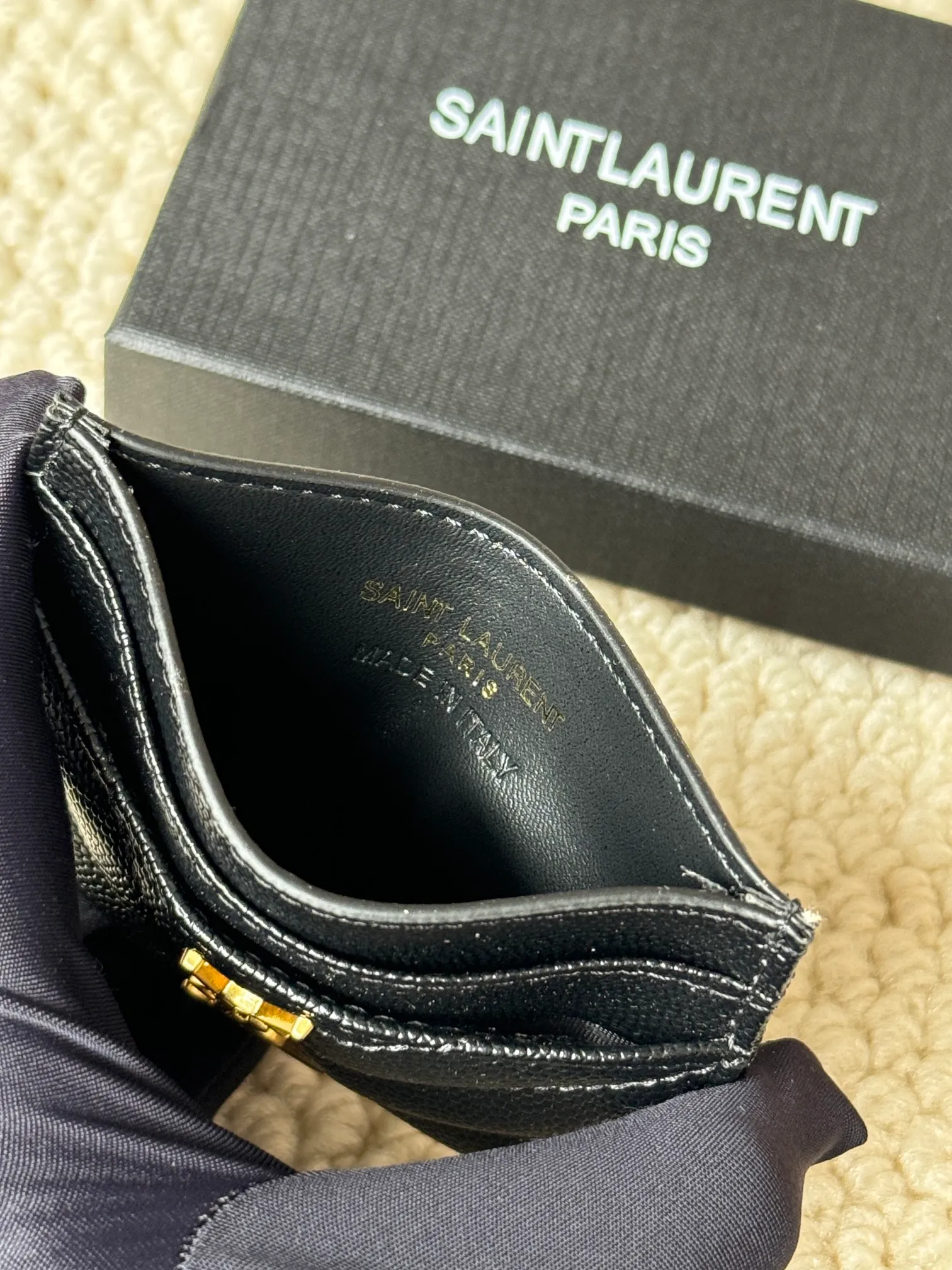 💰100 ysl Yves Saint Laurent's most classic genuine card bag, with sheepskin microfiber lining, jacquard embossed stitching sheepskin credit card holder, metal interlocking YSL logo original single-pair hardware, copied details Style number: 423291 Size: 10.5×7.5×0.5cm