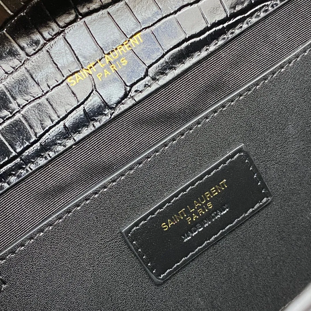 💰1260 Black Crocodile/Gold 🌈Y’s most classic style Kate chain crossbody bag! A versatile style that is a must-have in every girl’s wardrobe! High-quality original South African cowhide, wear-resistant and scratch-resistant, no need to take special care of it💫Believe me, kate is definitely an eternal classic. No one would dare to say they are fashionable without a Y family tassel bag👍20210630 Model: 354021 [original leather] Size: 24*14.5*5.5cm