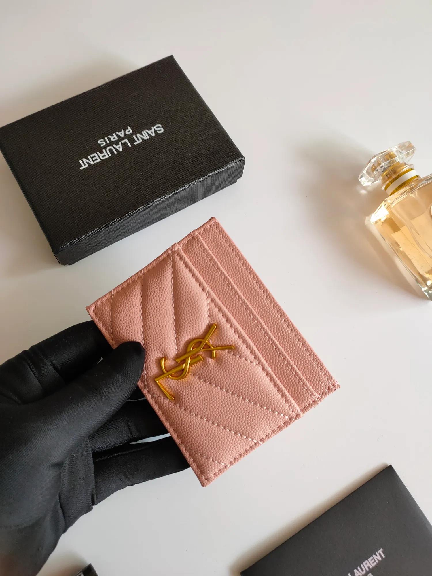💰90 Yves Saint Laurent new product shipped👉Genuine pickup bag, cowhide ball pattern🎀Sheep pattern microfiber lining, jacquard stitching genuine leather credit card holder, metal interlocking YSL logo original single-pair hardware, replica details😋Style number: 423291😎Dimensions: 10.5×7.5×0.5cm