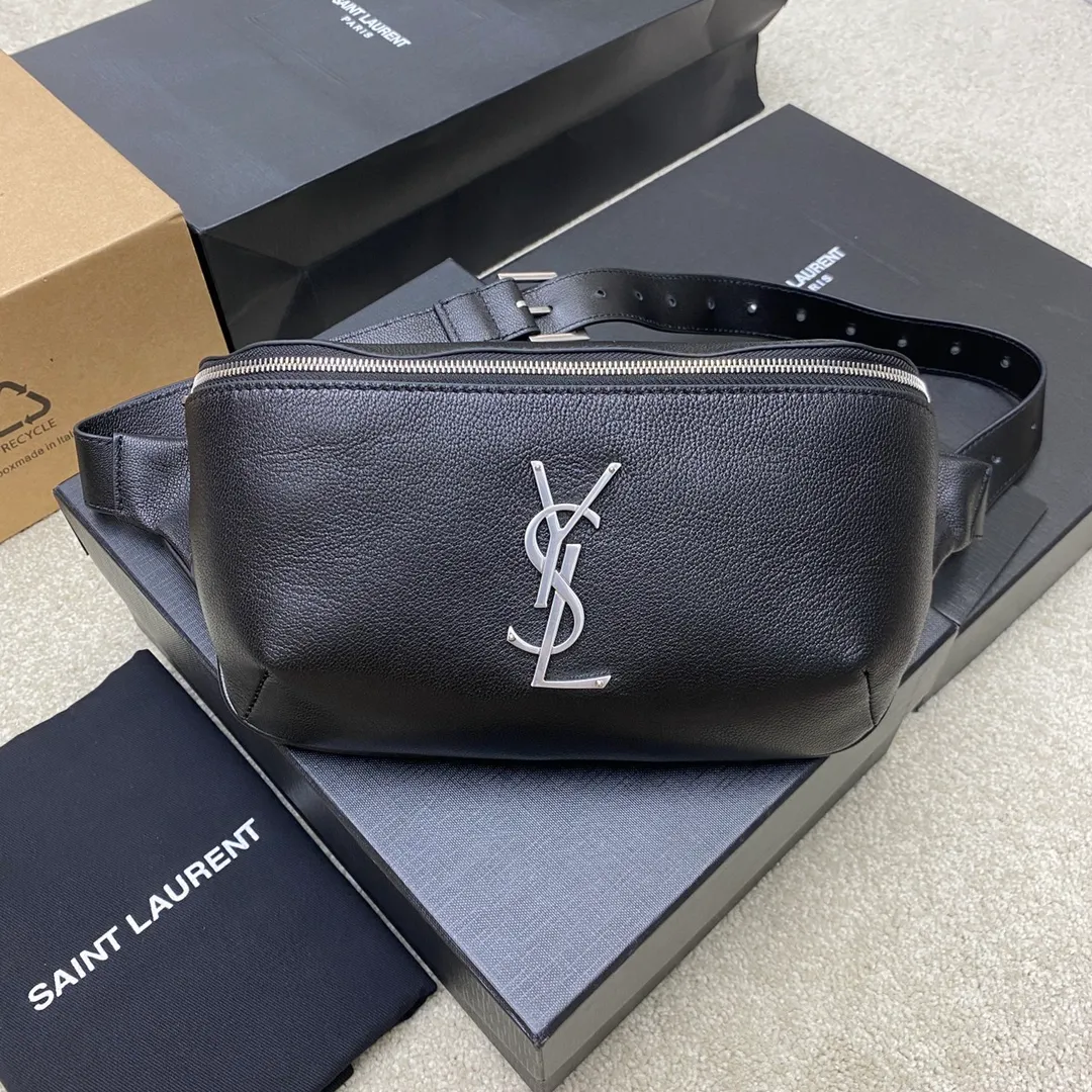 💰1240 Black Goat/Silver (waist bag) 🌈The latest big logo waist bag from Y’s counter👑Using high-grade caviar leather pattern, customized exclusive hardware, exclusive to the market😎The shape is the original semi-circular bag body, and the leather shoulder strap is equipped with an adjustment buckle, suitable for both fat and thin! It can also be adjusted into a chest bag or crossbody bag [Celebration], which increases the functionality of the bag! There are no other compartments in the bag except for 3 card slots and a cash slot, so you can use it casually without any constraints👍20240630 Model: 569737 [original leather] Size: 25x14x3.5cm