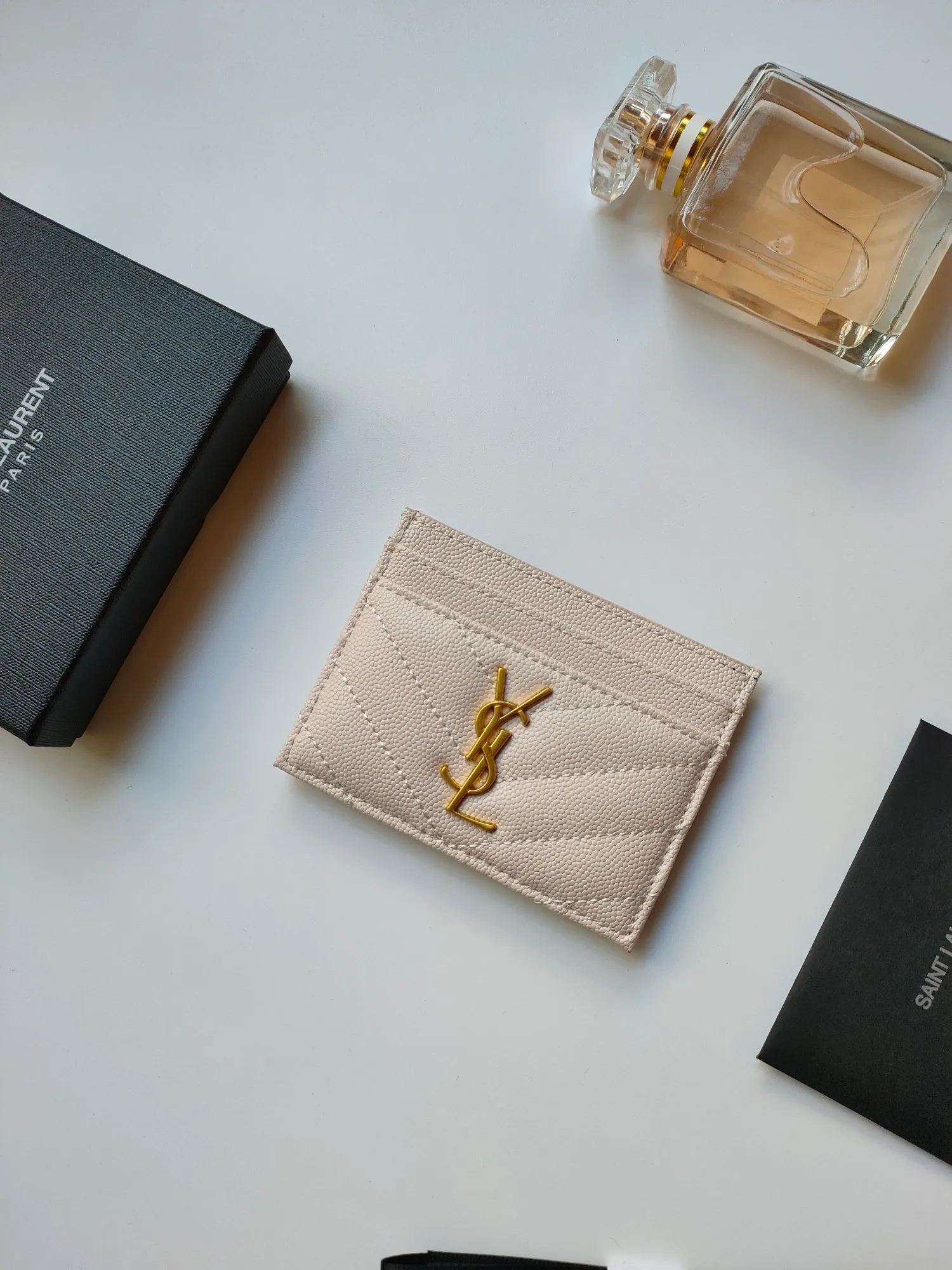 💰110 Yves Saint Laurent new arrivals👉Genuine pickup bag, 🎀Sheep pattern microfiber lining, jacquard embossed stitching sheepskin credit card holder, metal interlocking YSL logo original one-to-one hardware, replicated details😋Style number: 423291😎Size: 10.5×7.5×0.5cm