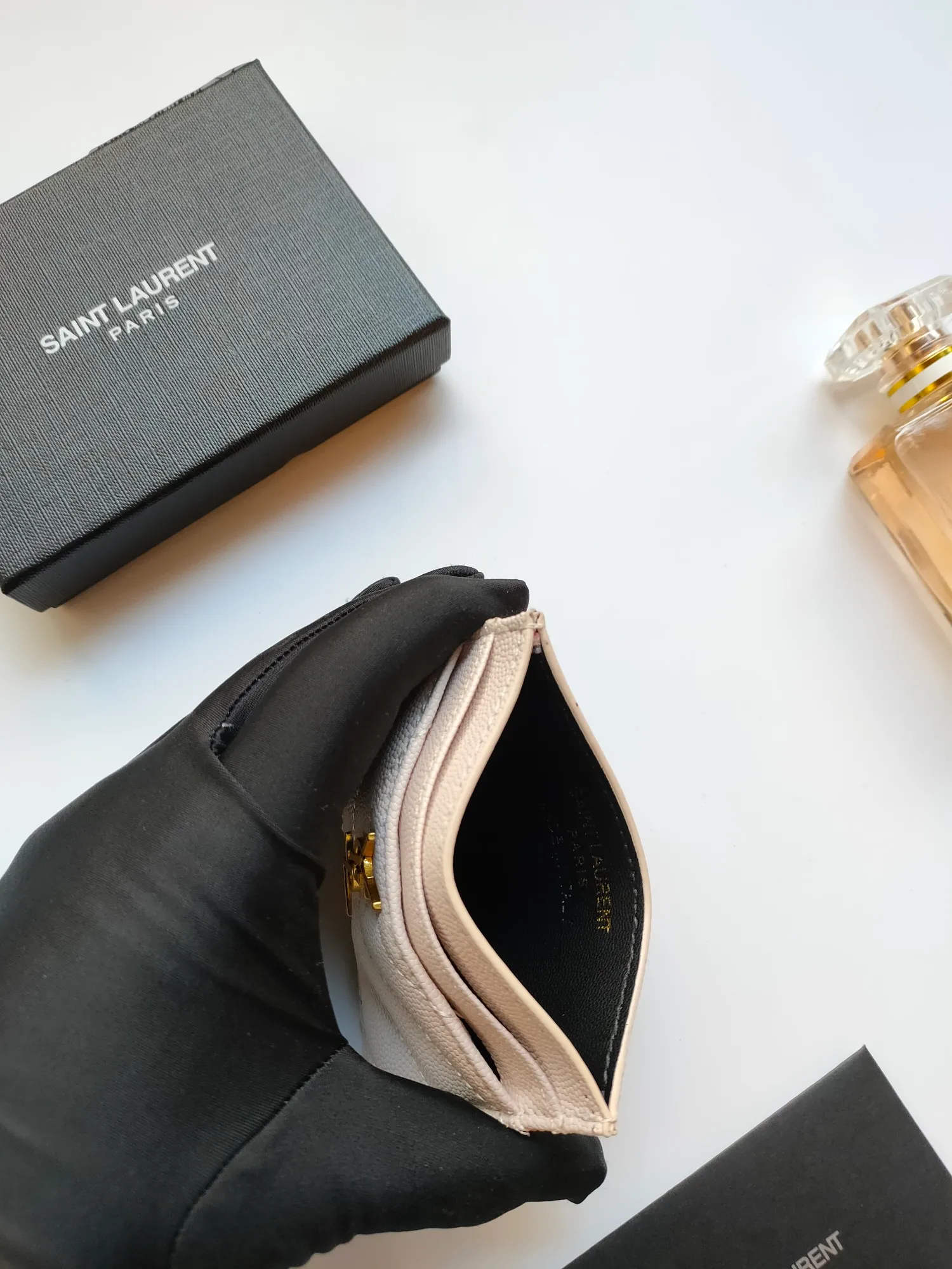💰110 Yves Saint Laurent new arrivals👉Genuine pickup bag, 🎀Sheep pattern microfiber lining, jacquard embossed stitching sheepskin credit card holder, metal interlocking YSL logo original one-to-one hardware, replicated details😋Style number: 423291😎Size: 10.5×7.5×0.5cm