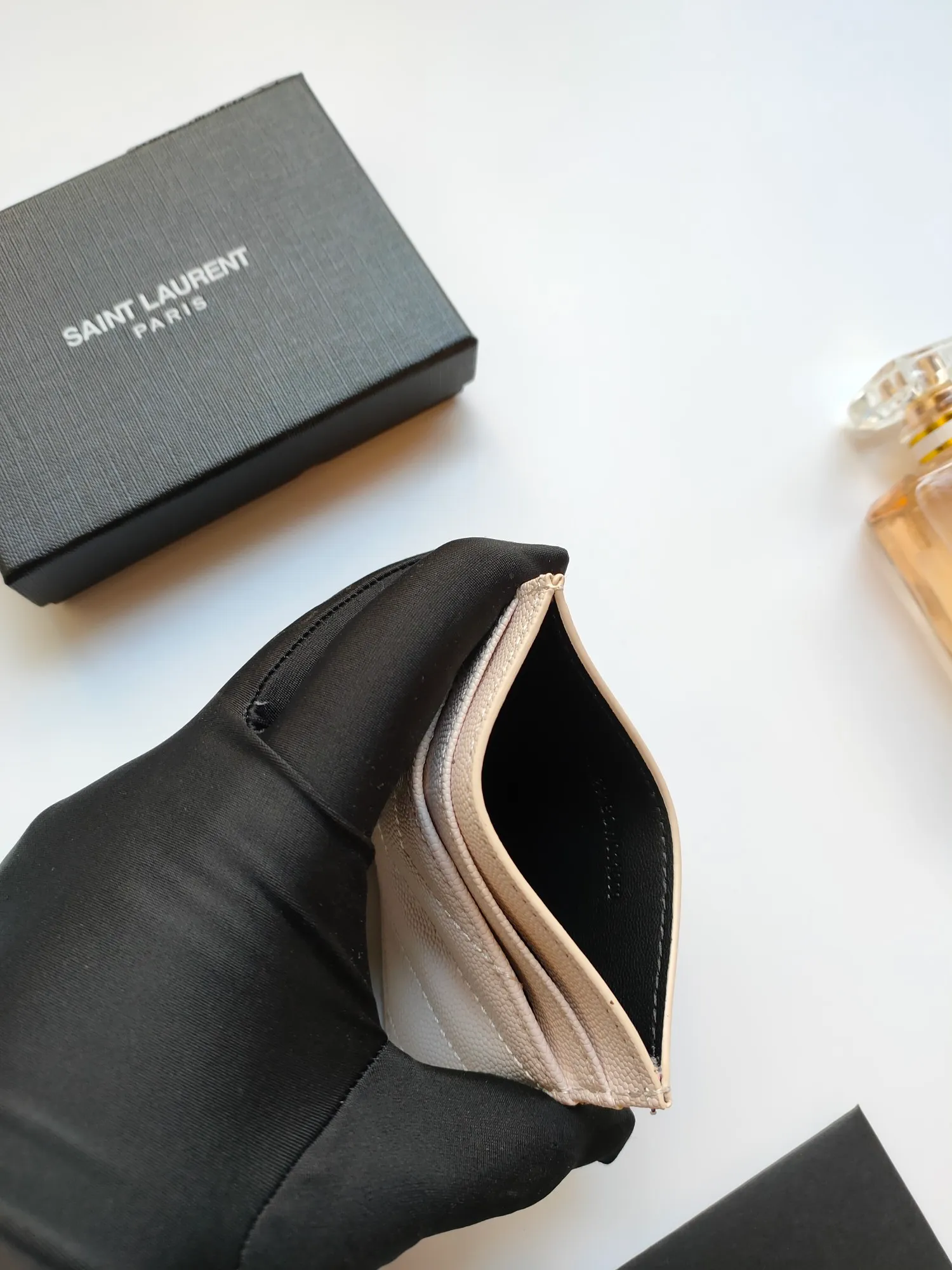 💰110 Yves Saint Laurent new arrivals👉Genuine pickup bag, 🎀Sheep pattern microfiber lining, jacquard embossed stitching sheepskin credit card holder, metal interlocking YSL logo original one-to-one hardware, replicated details😋Style number: 423291😎Size: 10.5×7.5×0.5cm