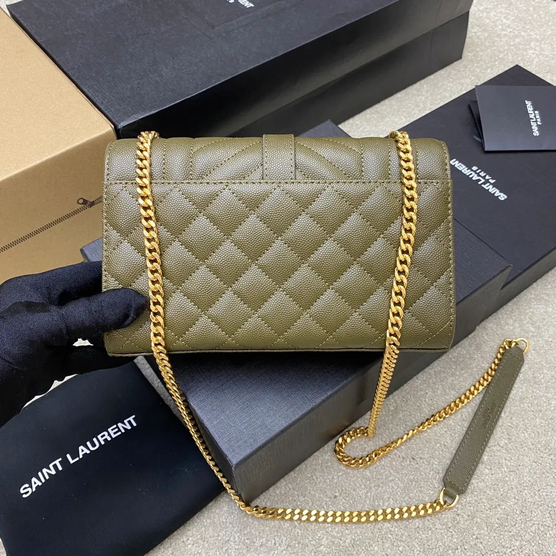 Olive green ball pattern/gold 🌈The new Envelope small caviar is made of top-grade imported cowhide with pressed caviar pattern, which is stunningly beautiful💋Classic is eternal‼ ️Versatile beyond imagination, elegant and fashionable all in one! The workmanship details are impeccable👍20220680 Model: 600915 [Original leather] Size: 21x13x6cm