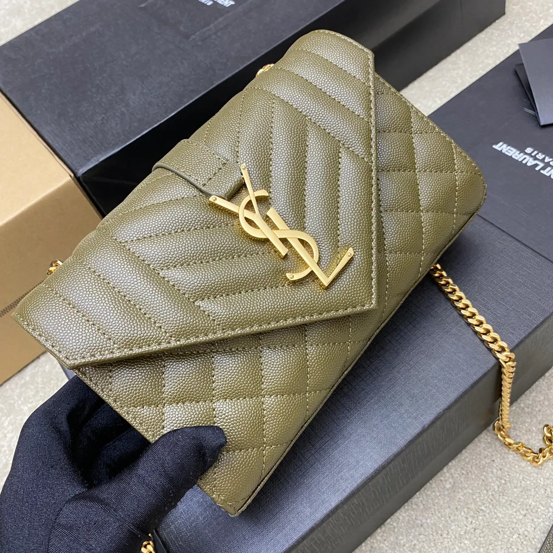 Olive green ball pattern/gold 🌈The new Envelope small caviar is made of top-grade imported cowhide with pressed caviar pattern, which is stunningly beautiful💋Classic is eternal‼ ️Versatile beyond imagination, elegant and fashionable all in one! The workmanship details are impeccable👍20220680 Model: 600915 [Original leather] Size: 21x13x6cm
