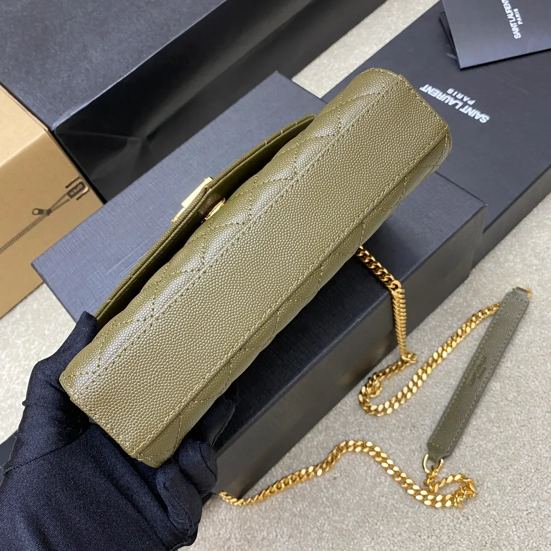 Olive green ball pattern/gold 🌈The new Envelope small caviar is made of top-grade imported cowhide with pressed caviar pattern, which is stunningly beautiful💋Classic is eternal‼ ️Versatile beyond imagination, elegant and fashionable all in one! The workmanship details are impeccable👍20220680 Model: 600915 [Original leather] Size: 21x13x6cm