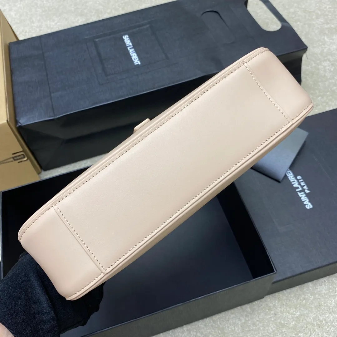 Apricot plain/gold buckle 🌈2022 spring and summer new armpit bag 🔥One of this year's treasure bags 👍Minimalist shape + metal logo buckle opening and closing design Adjustable shoulder strap Simple, beautiful and high-end feel The bag is light and easy to match The wife is so beautiful✨The bag has sufficient capacity💋20220680 Model: 657228 [Original leather] Size: 24.5*14*6cm