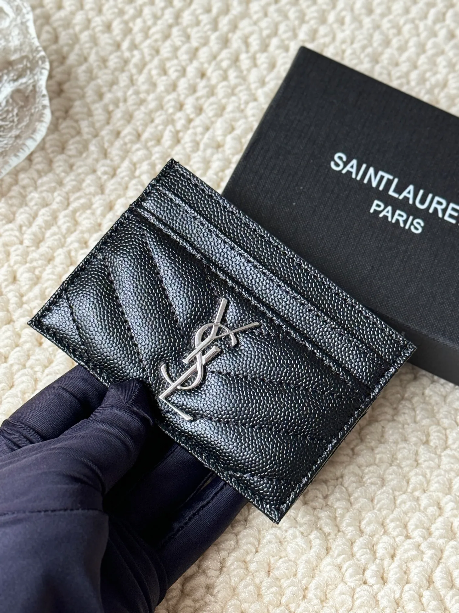 💰100 ysl Yves Saint Laurent's most classic genuine card bag, with sheepskin microfiber lining, jacquard embossed stitching sheepskin credit card holder, metal interlocking YSL logo original single-pair hardware, copied details Style number: 423291 Size: 10.5×7.5×0.5cm