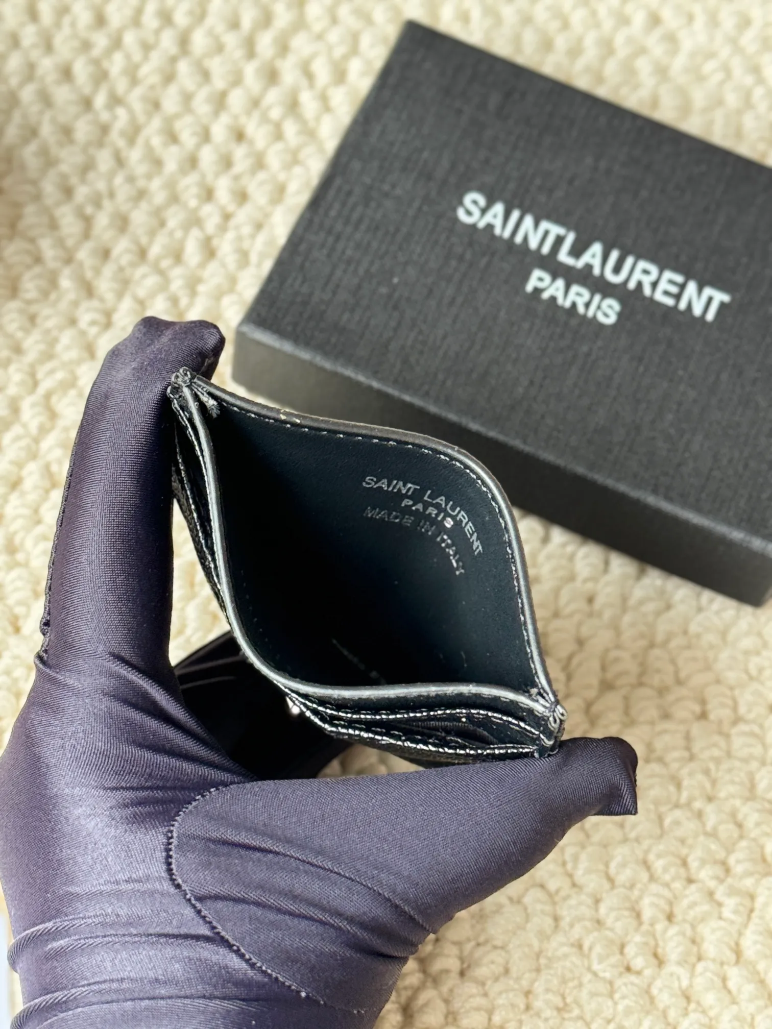 💰100 ysl Yves Saint Laurent's most classic genuine card bag, with sheepskin microfiber lining, jacquard embossed stitching sheepskin credit card holder, metal interlocking YSL logo original single-pair hardware, copied details Style number: 423291 Size: 10.5×7.5×0.5cm