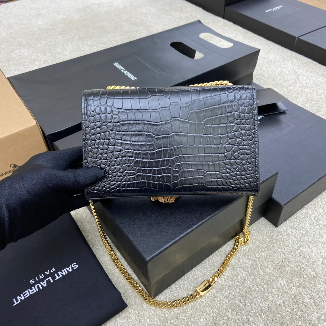 💰1260 Black crocodile pattern/gold buckle [original leather] 🌈KATE The most classic style and the most practical size. The core design of this series is the Y logo. Mr. Yves Saint Laurent invited poster artist Cassandre to design it. The three letters are superimposed, simple and avant-garde. High-quality crocodile pattern cowhide, wear-resistant and scratch-resistant! Definitely a timeless classic! No Y family tassel bag dares to say that they are fashionable👍20210630 Model: 377628 Size: 20*12.5*5cm