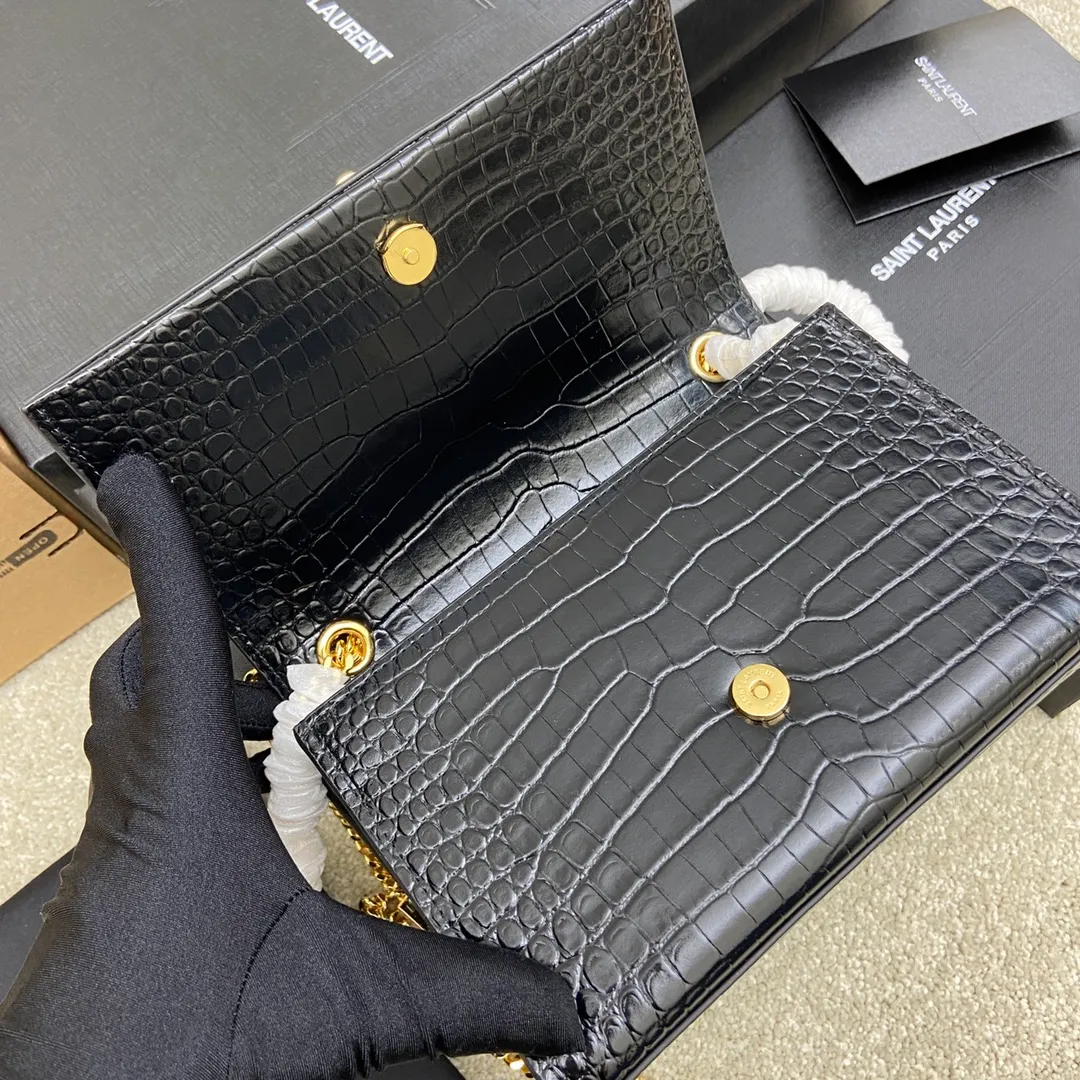 💰1260 Black crocodile pattern/gold buckle [original leather] 🌈KATE The most classic style and the most practical size. The core design of this series is the Y logo. Mr. Yves Saint Laurent invited poster artist Cassandre to design it. The three letters are superimposed, simple and avant-garde. High-quality crocodile pattern cowhide, wear-resistant and scratch-resistant! Definitely a timeless classic! No Y family tassel bag dares to say that they are fashionable👍20210630 Model: 377628 Size: 20*12.5*5cm