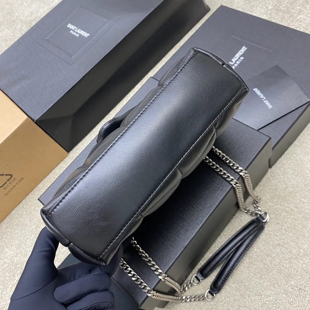 💰1440 black sheepskin/antique silver 🌈𝙇𝙤𝙪𝙇𝙤𝙪 𝙥𝙪𝙛𝙛𝙚𝙧～LOULOU PUFFER new mini double chain quilted lambskin bag, the latest mini size in the super popular style counter! Made of original ZP leather, it feels soft and delicate, and it is as cute as a marshmallow when you take it out! The bag has an inner zippered pocket for mobile phones and valuables, and a card slot for cards. Apart from this, there are no extra inner pockets. Although it is small, it has all the essentials and can be used as you like👍20230720 Model: 759337 [original leather] Size: 23x15.5x5.8cm