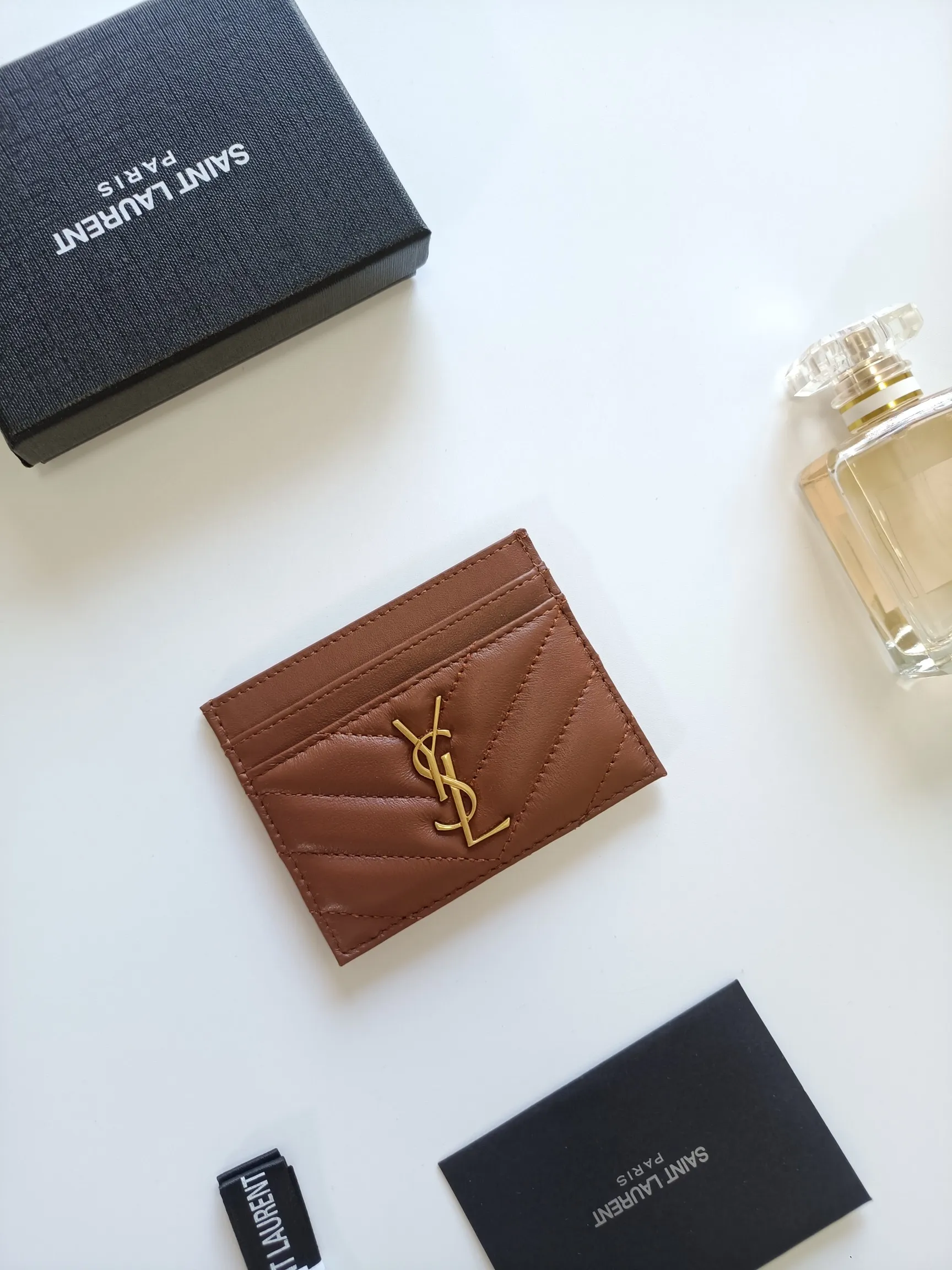 💰90 Saint Laurent new product shipped👉Genuine pickup bag, 🎀Sheep pattern microfiber lining, jacquard embossed stitching sheepskin credit card holder, metal interlocking YSL logo original single-pair hardware, replica details😋Style number: 423291😎Size: 10.5×7.5×0.5cm